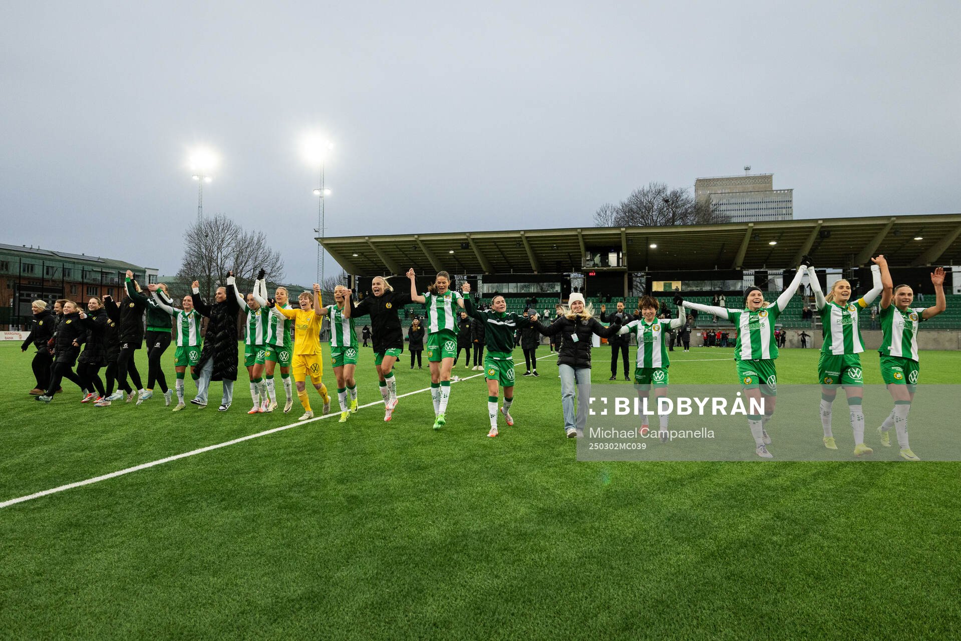 Hammarbys spelare jublar