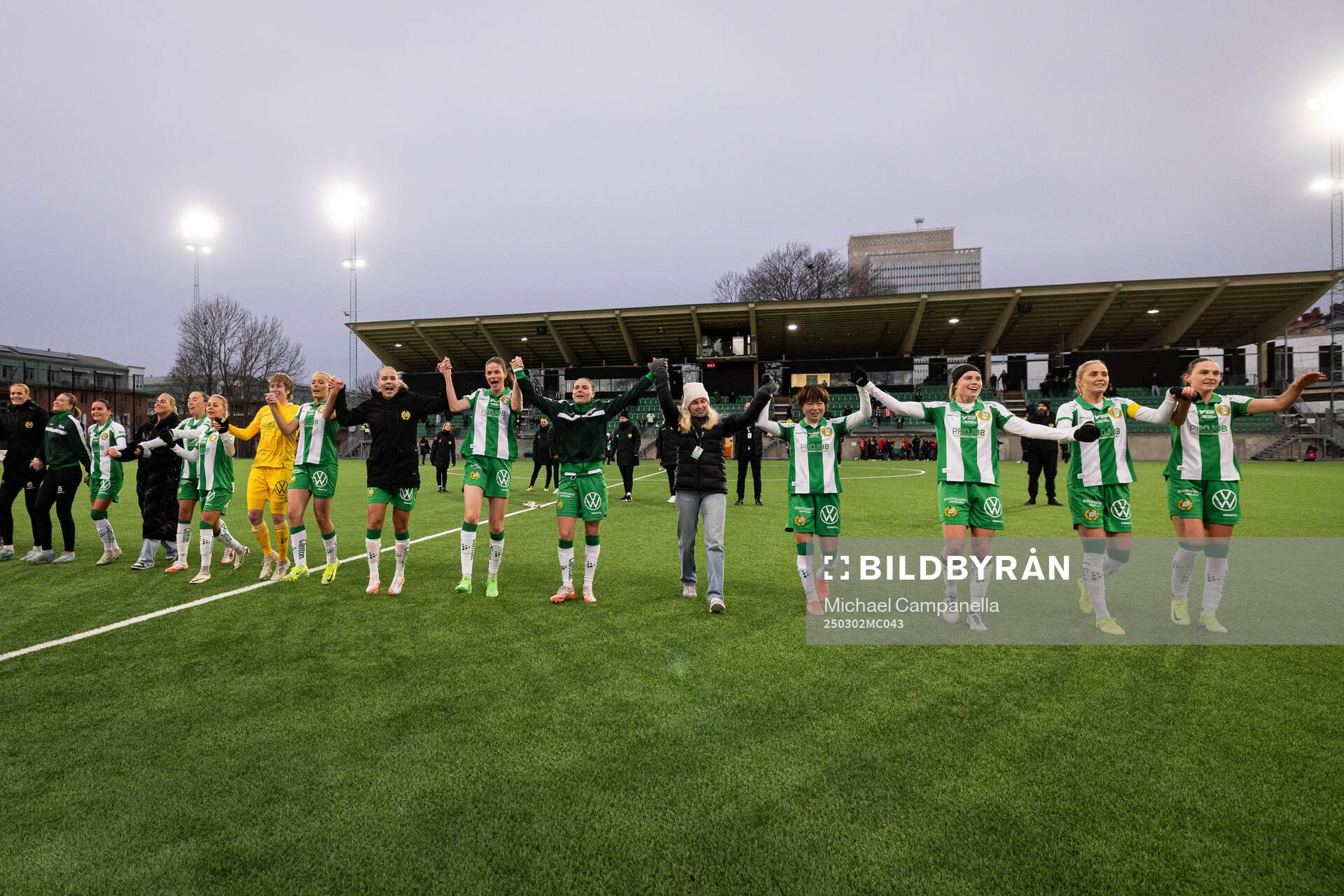 Hammarbys spelare jublar