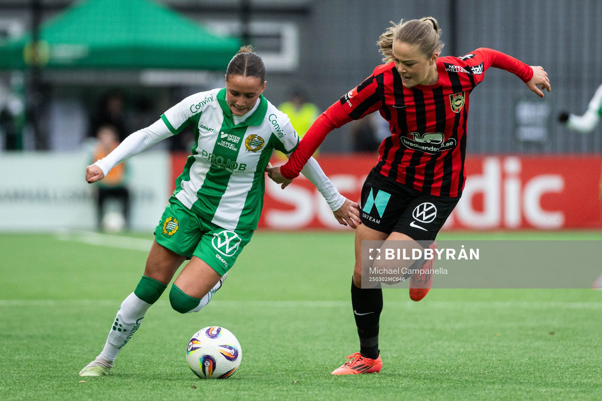 Hammarbys Vera Blom och Brommapojkarnas Joanna Aalstad