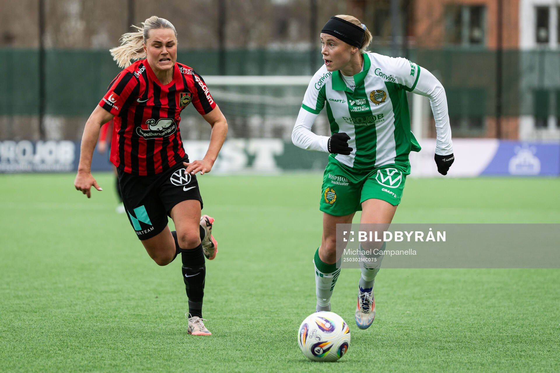 Brommapojkarnas Johanna Svedberg och Hammarbys Julie