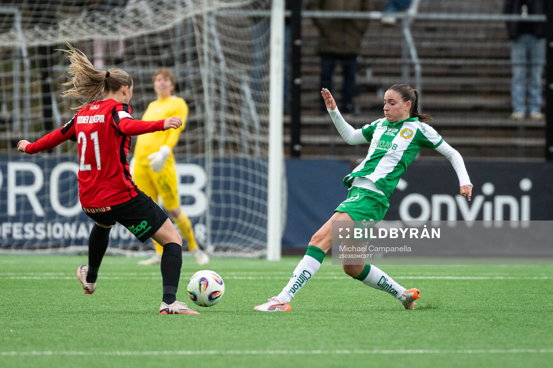 Brommapojkarnas Paula Broddner Klingspor och Hammarbys