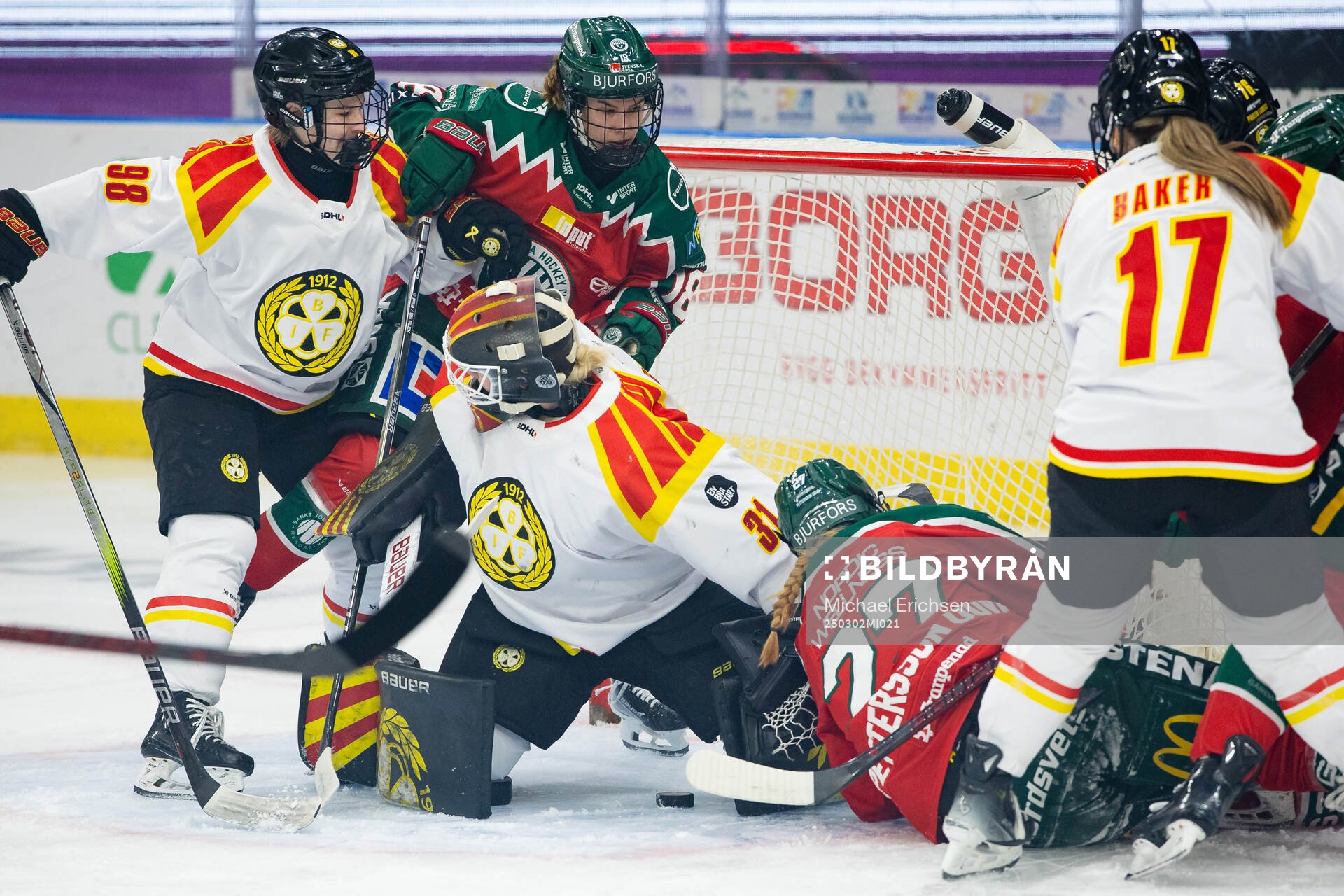 Frölundas Linnéa Pettersson Dove och Brynäs målvakt Ena
