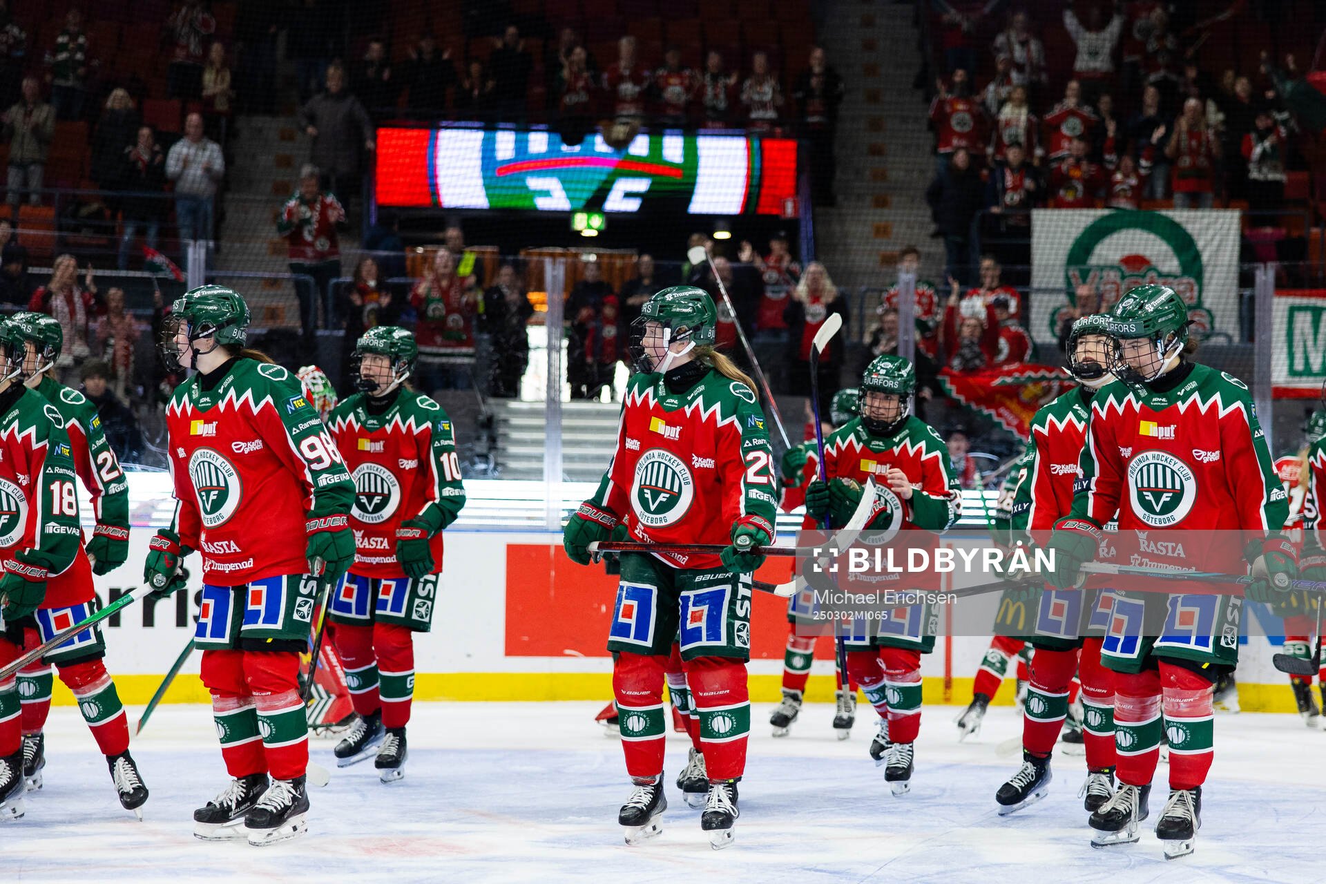 Frölundas spelare jublar