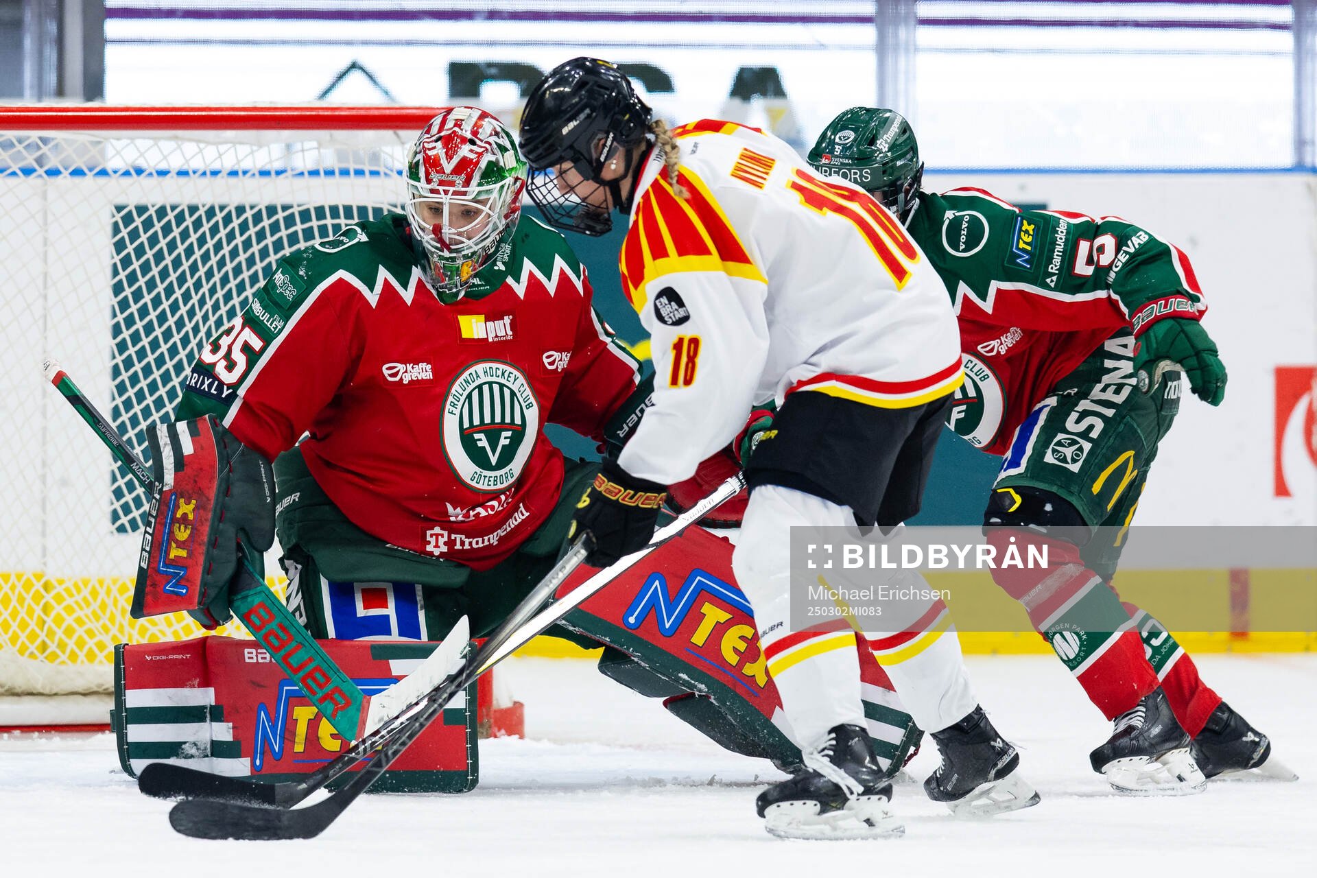 Frölundas målvakt Stephanie Neatby och Brynäs Jenniina