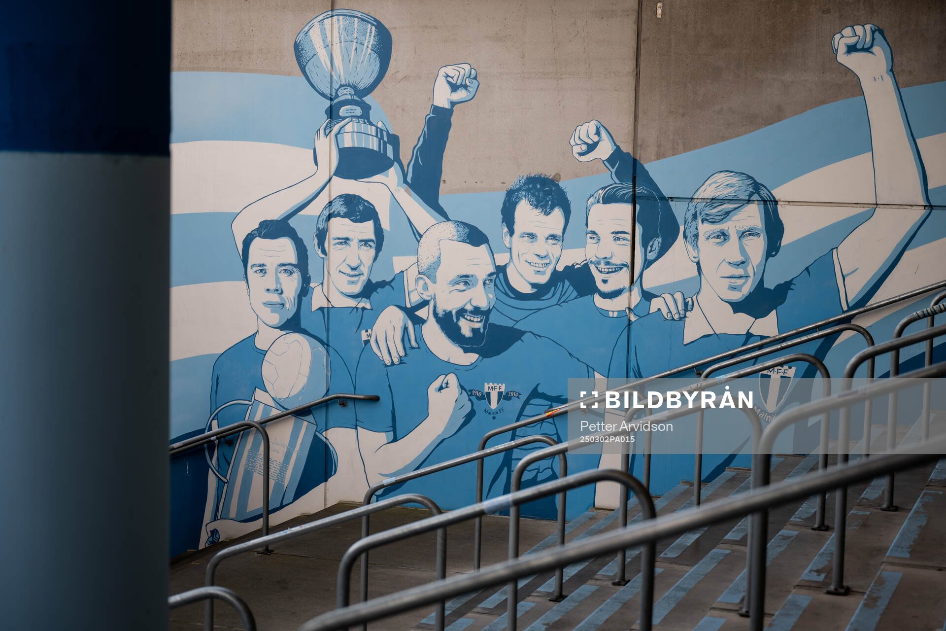 En väggmålning med Malmö FF legendarer