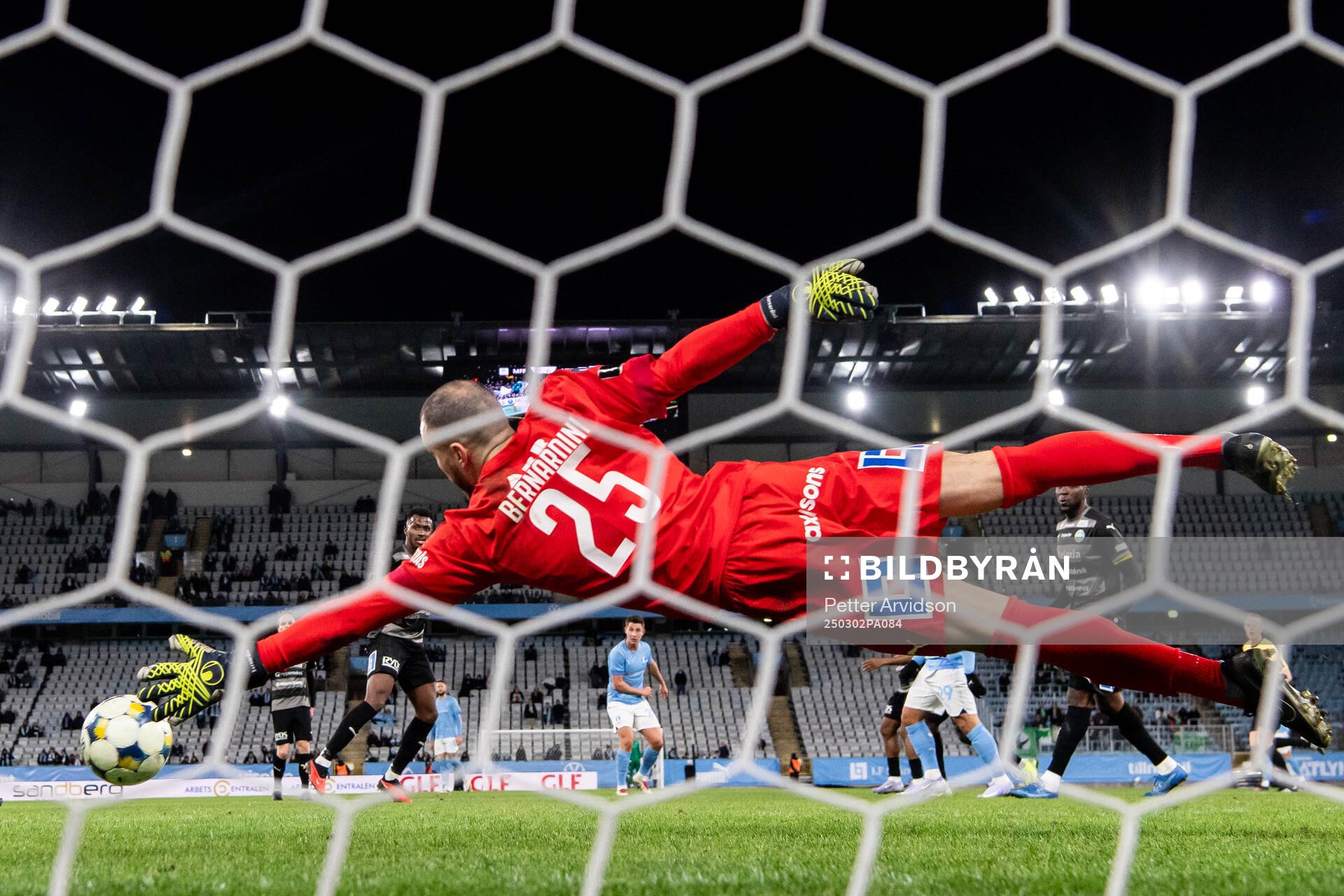 Malmö FFs Lasse Berg Johnsen gör 3-0 bakom Västerås
