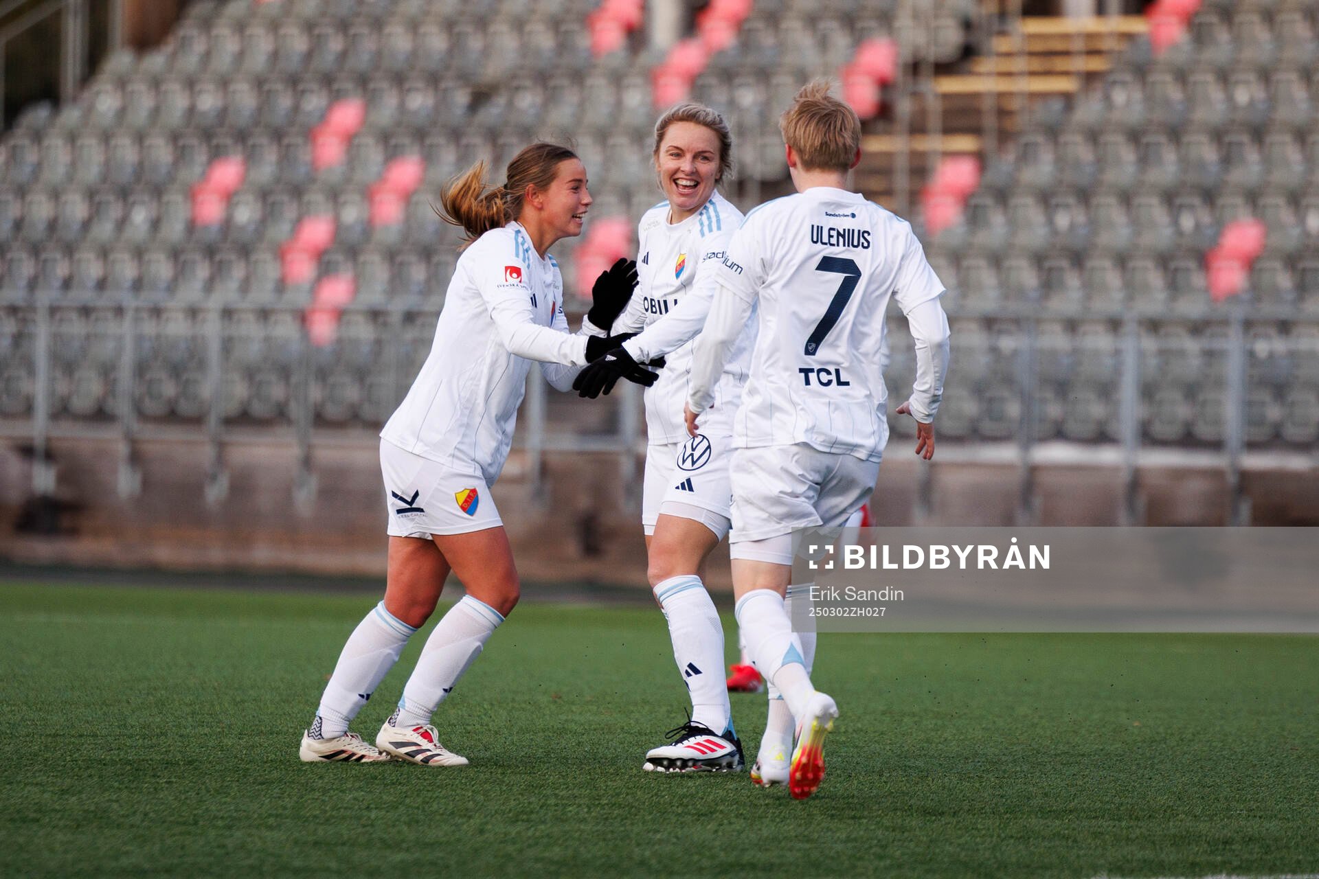 Djurgårdens Mimmi Larsson jublar efter 0-1 under fotbollsmatchen i Svenska Cupen mellan Umeå och Djurgården den 2 mars 2025 i Umeå. 