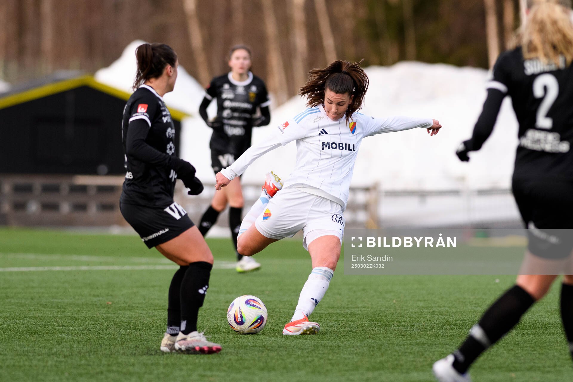 Djurgårdens Pauline Hammarlund under fotbollsmatchen i Svenska Cupen mellan Umeå och Djurgården den 2 mars 2025 i Umeå. 