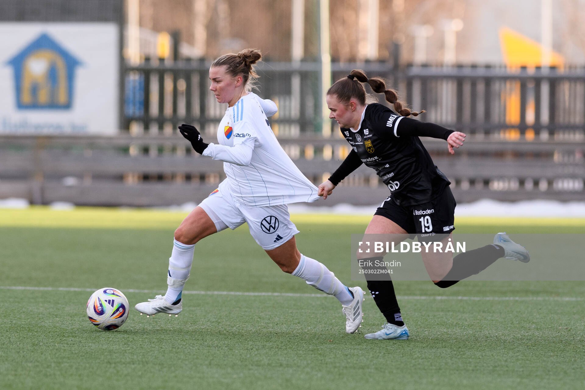 Djurgårdens Ebba Hed och Umeås Elvira Fjällström