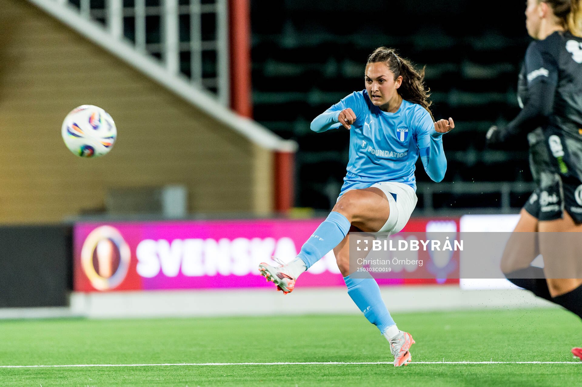 Malmö FFs Isabella D'Aquila skjuter in 1-2 målet