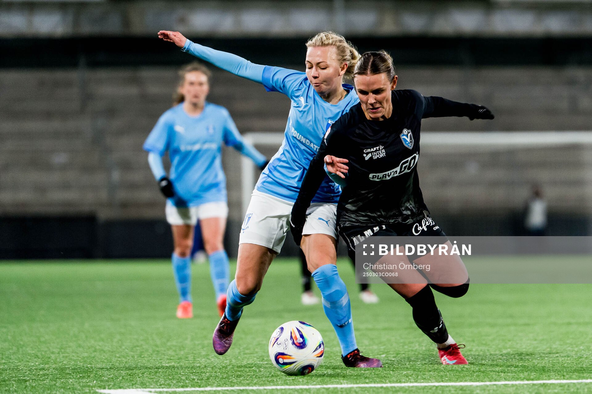 Malmö FFs Nathalie Hoff Persson och Växjö DFFs Maja Bodin