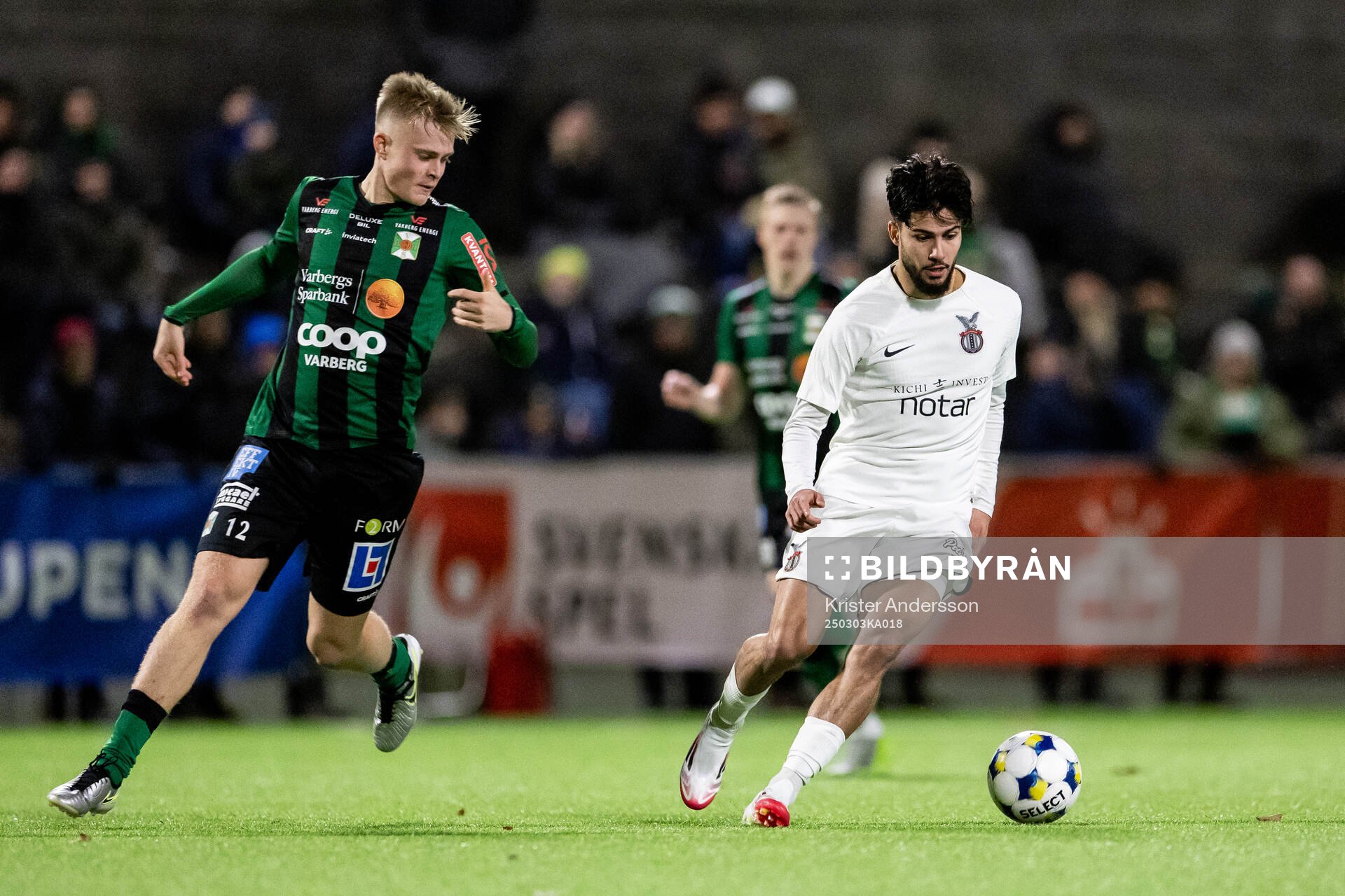 Varbergs Edvin Tellgren och FC Stockholms Tiago Silva