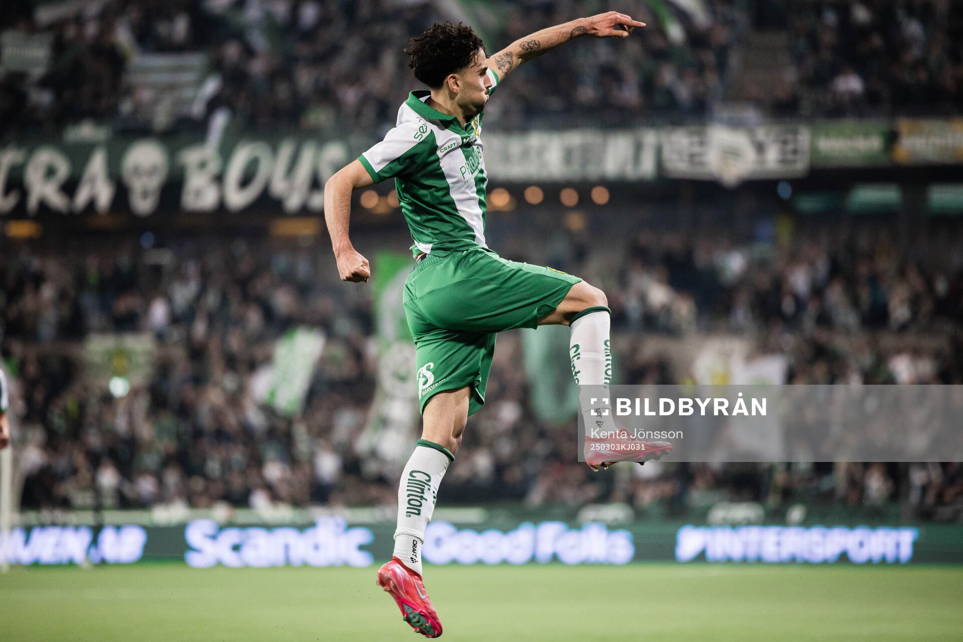 Hammarbys Sebastian Tounekti jublar