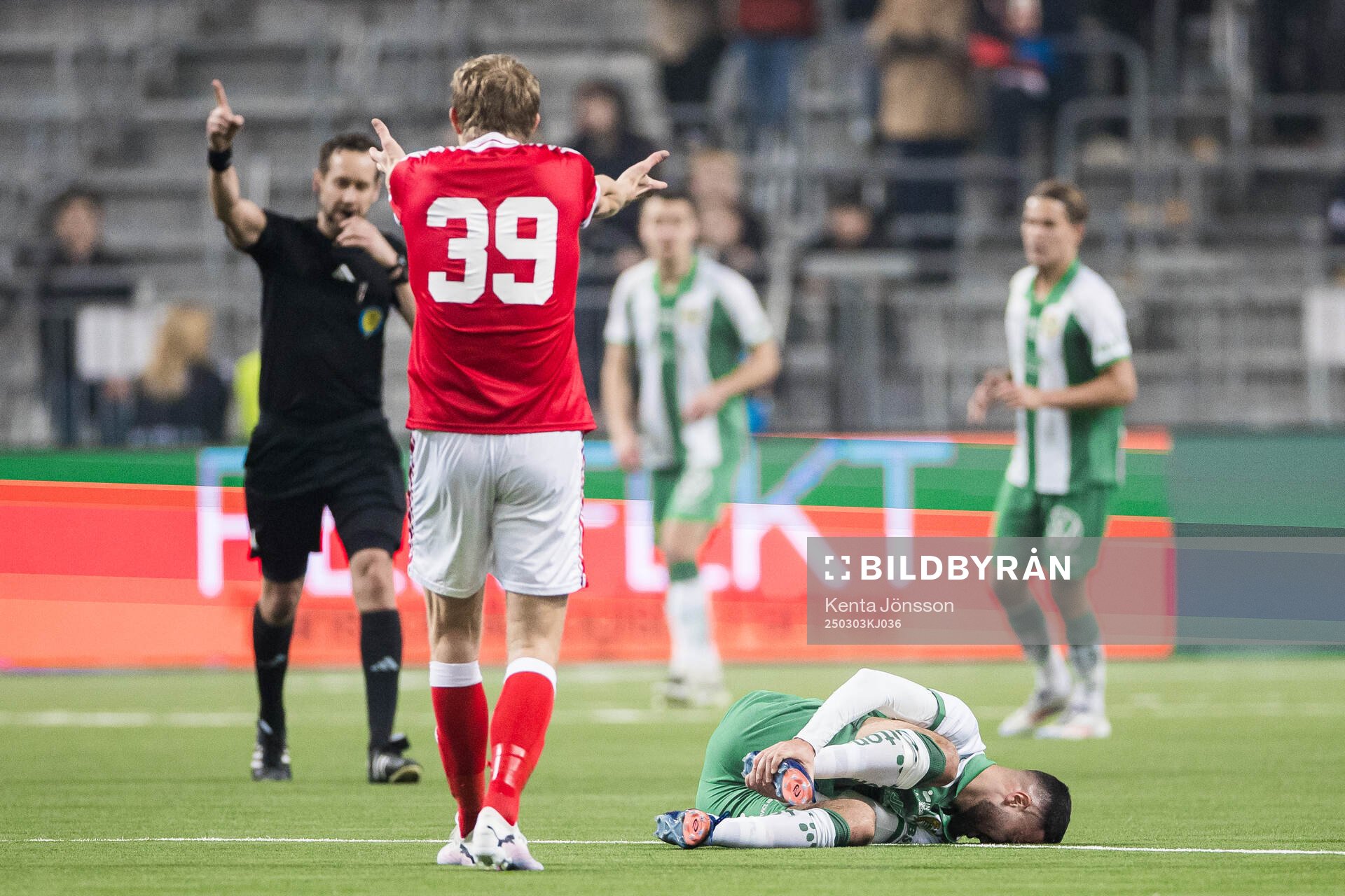 Kalmars Lars Sætra och Hammarbys Abdelrahman Boudah Saidi