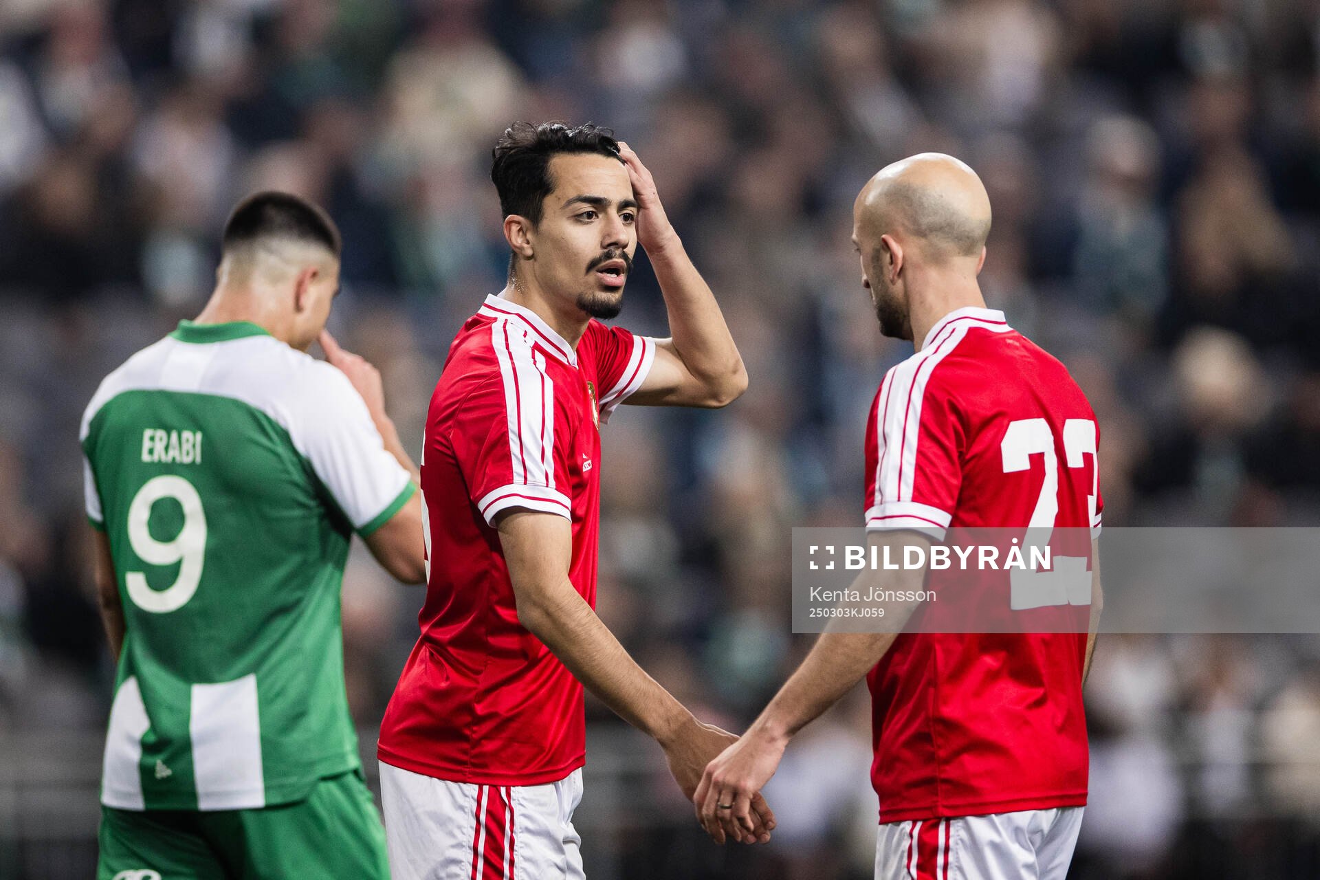 Kalmars Arash Motaraghebjafarpour och Robert Gojani deppar