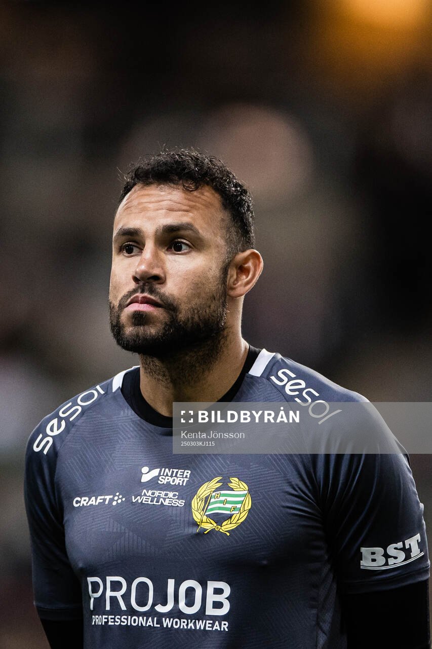 Hammarbys målvakt Warner Hahn under lineup inför fotbollsmatchen i Svenska Cupen mellan Hammarby och Kalmar den 3 mars 2025 i Stockholm. 