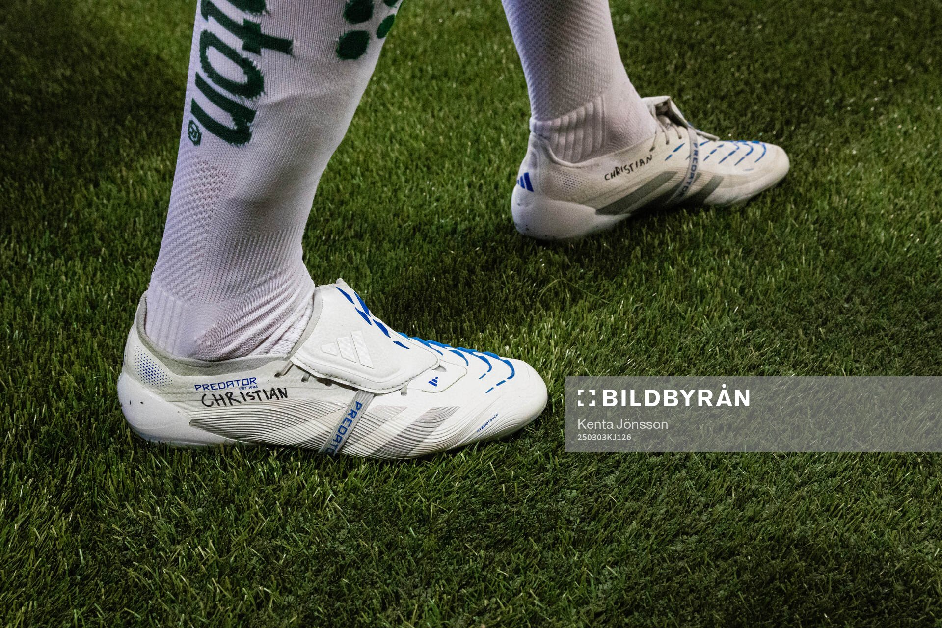Hammarbys Nahir Besara fotbollsskor med namnet Christian