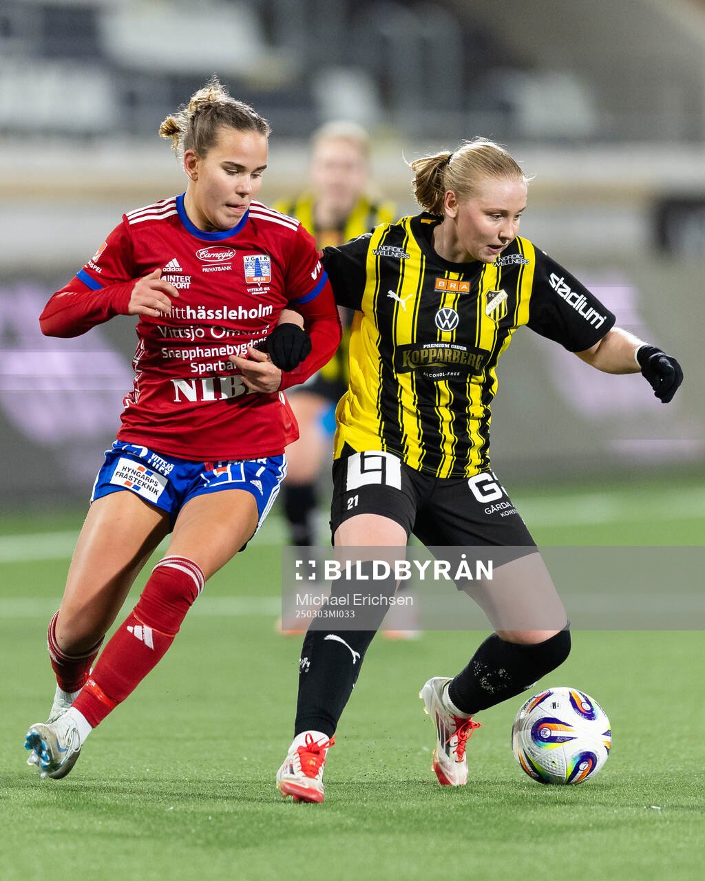 Vittsjös Ilona Walta och Häckens Johanna Fossdalsá Sørensen under fotbollsmatchen i Svenska Cupen mellan Häcken och Vittsjö den 3 mars 2025 i Göteborg.