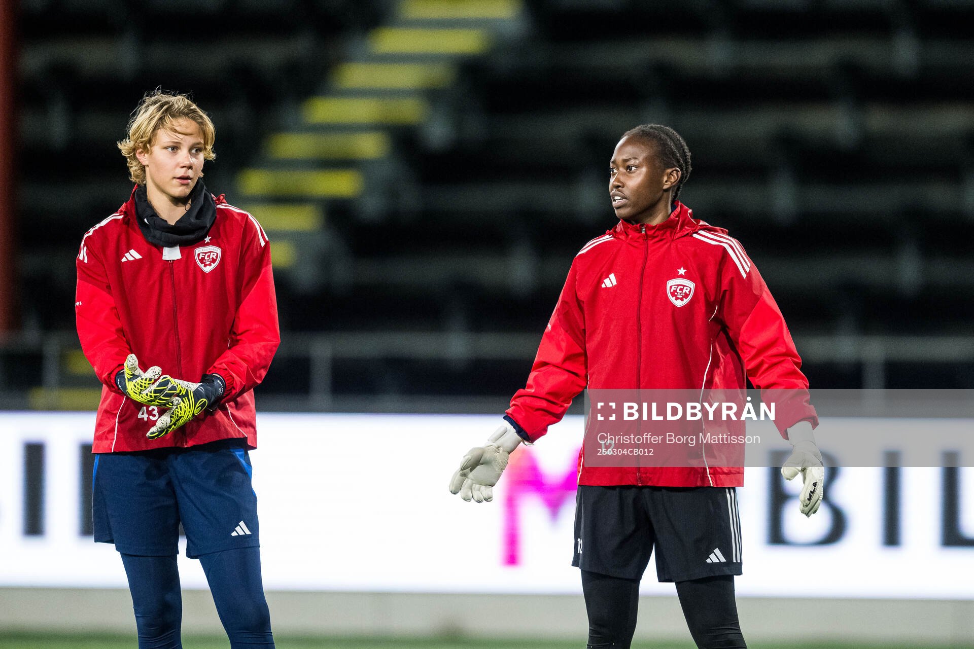 Rosengårds Saga Andersson och målvakt Angel Mukasa
