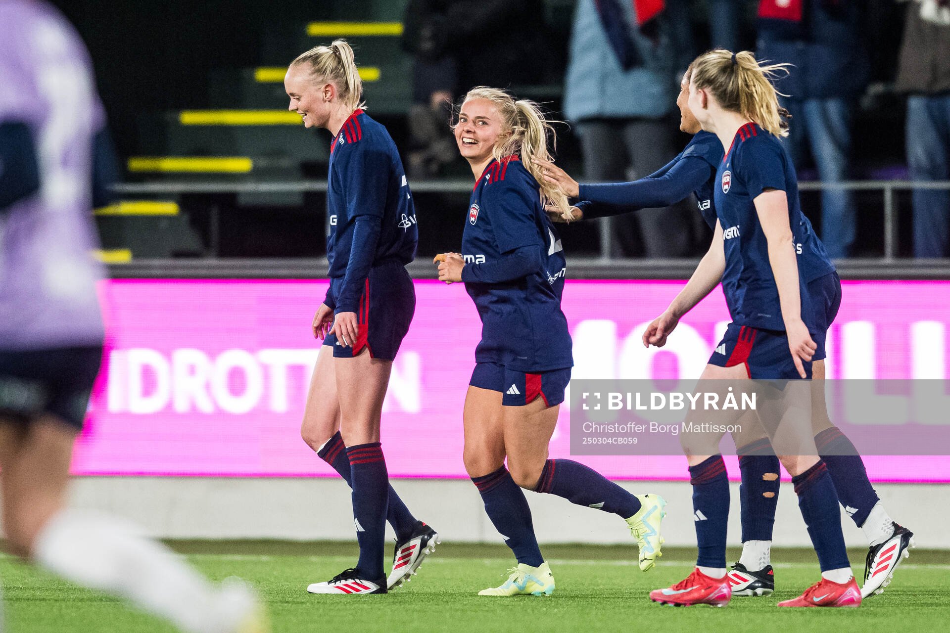 Rosengårds Emilie Woldvik jublar