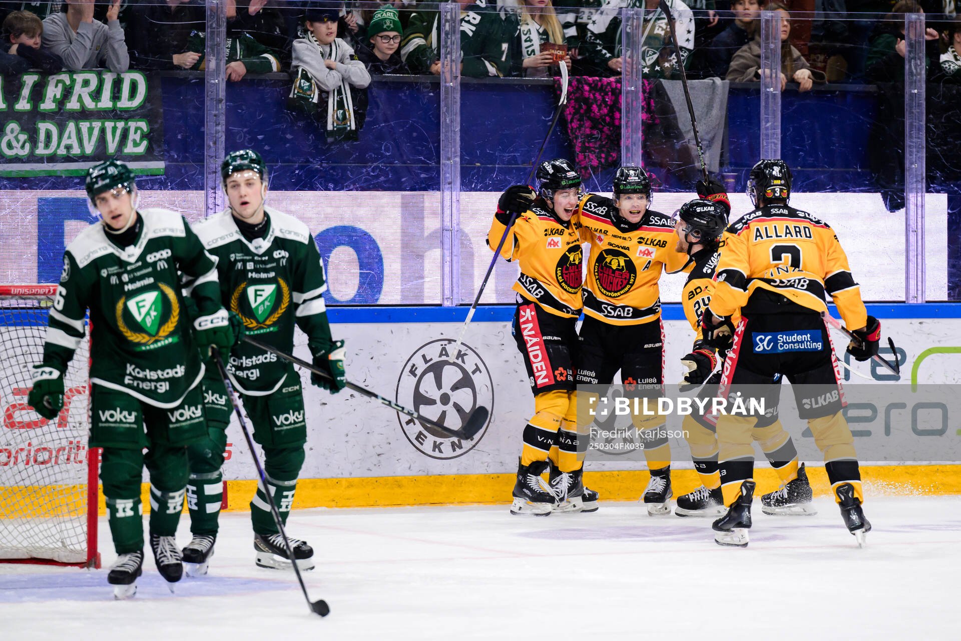 Luleås Isac Hedqvist och Brian O'neil jublar