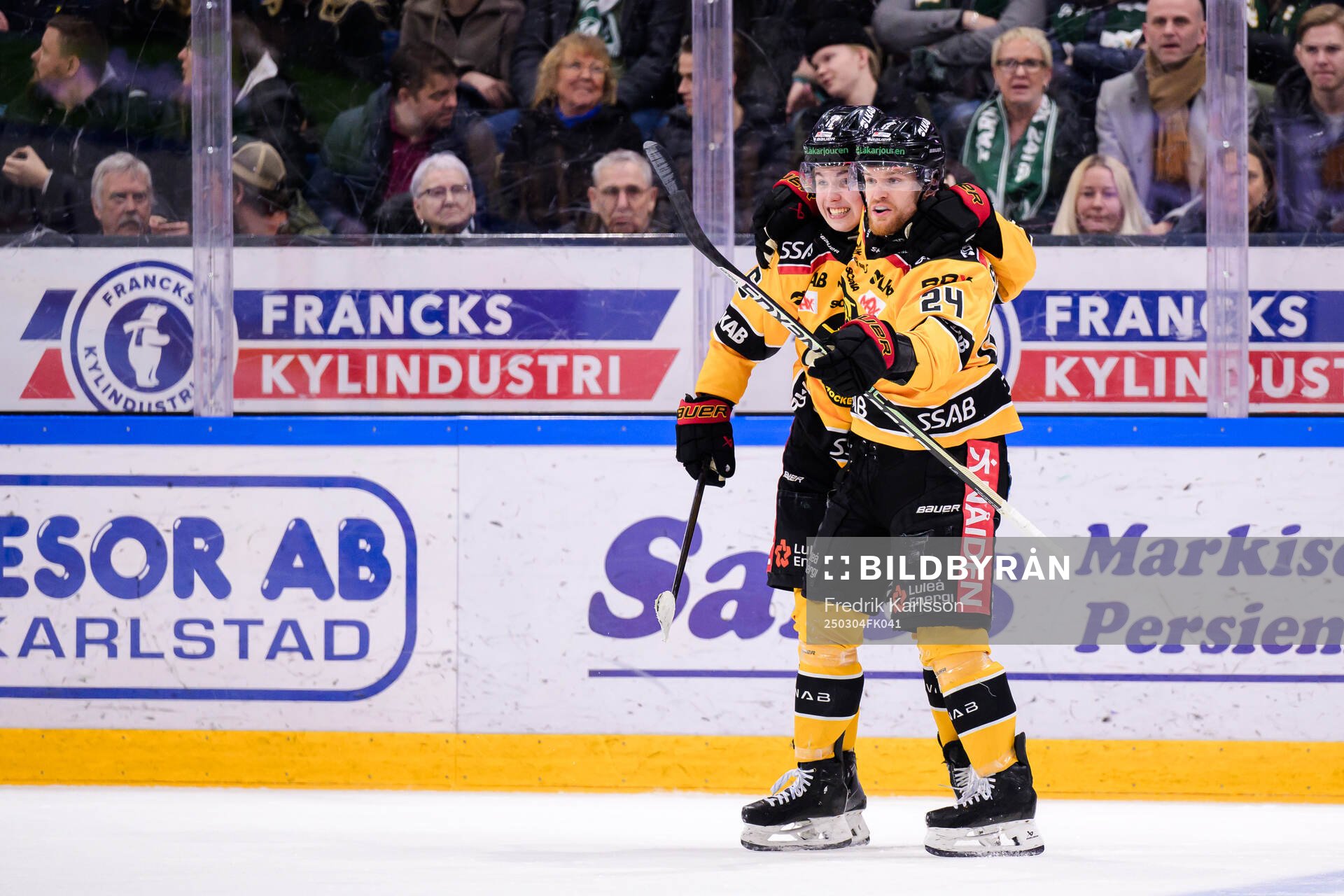Luleås Isac Hedqvist och Brendan Shinnimin jublar