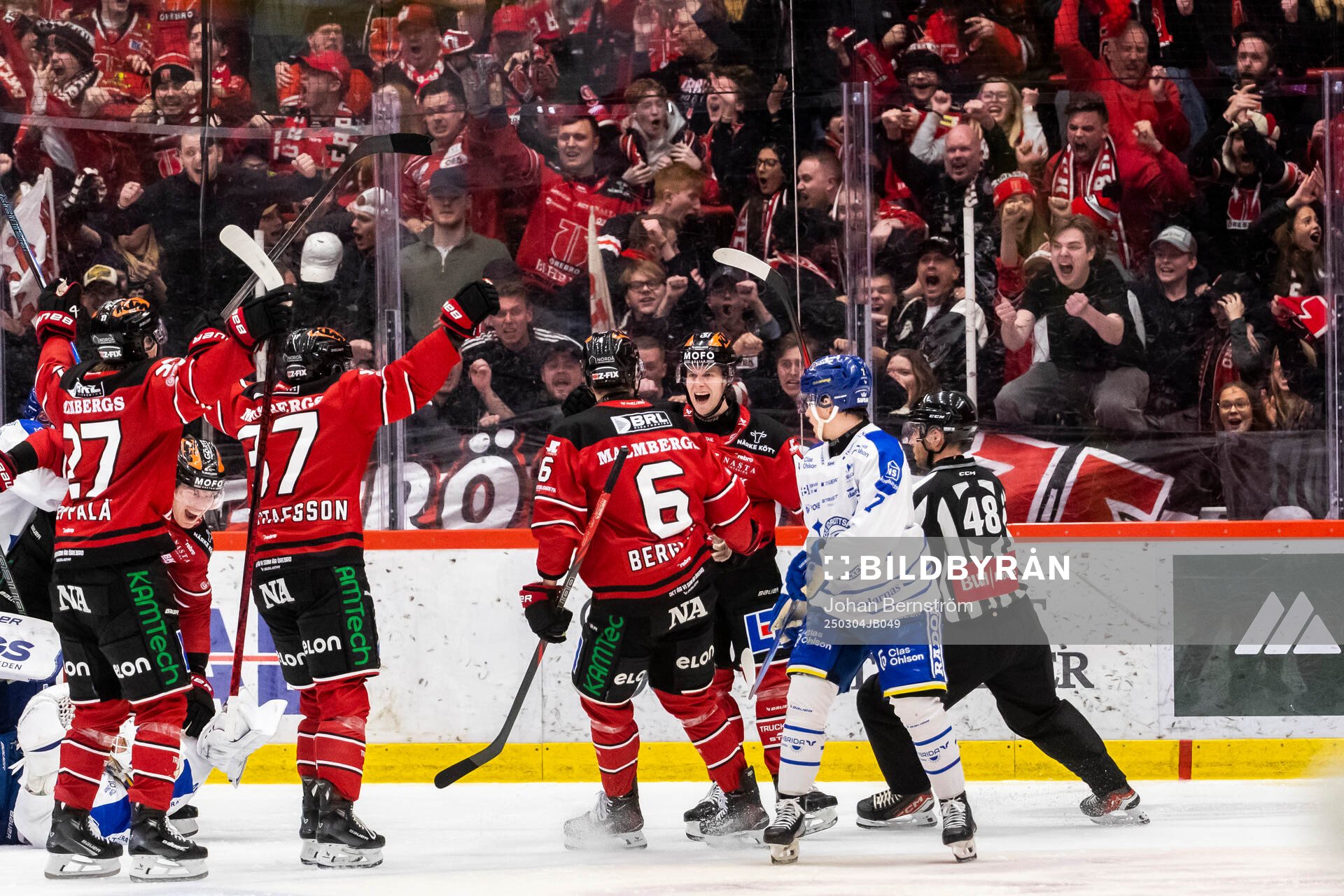 Örebros Elias Ekström gör 3-2 och jublar
