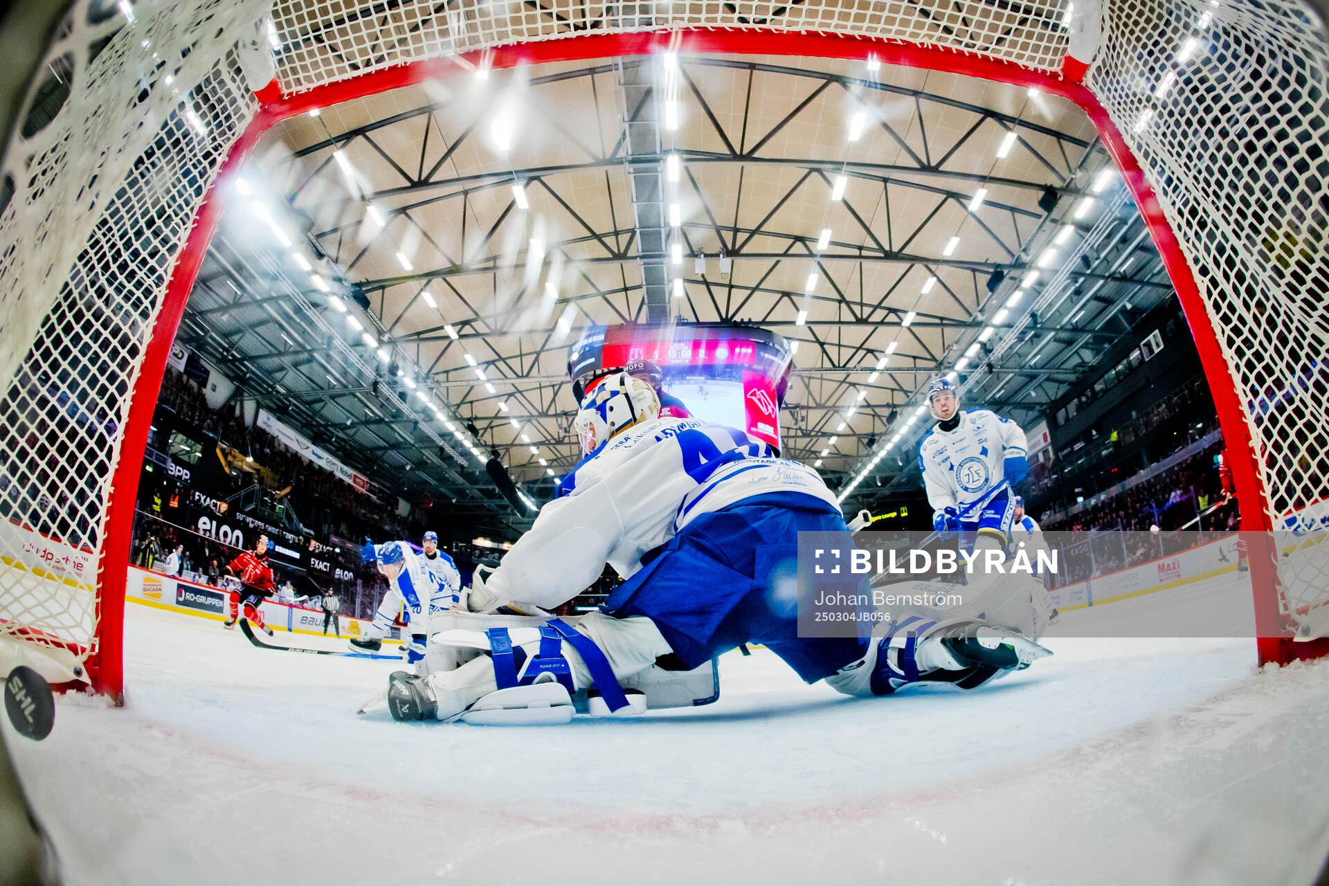 Örebros Patrik Puistola gör 2-2 på Leksands målvakt