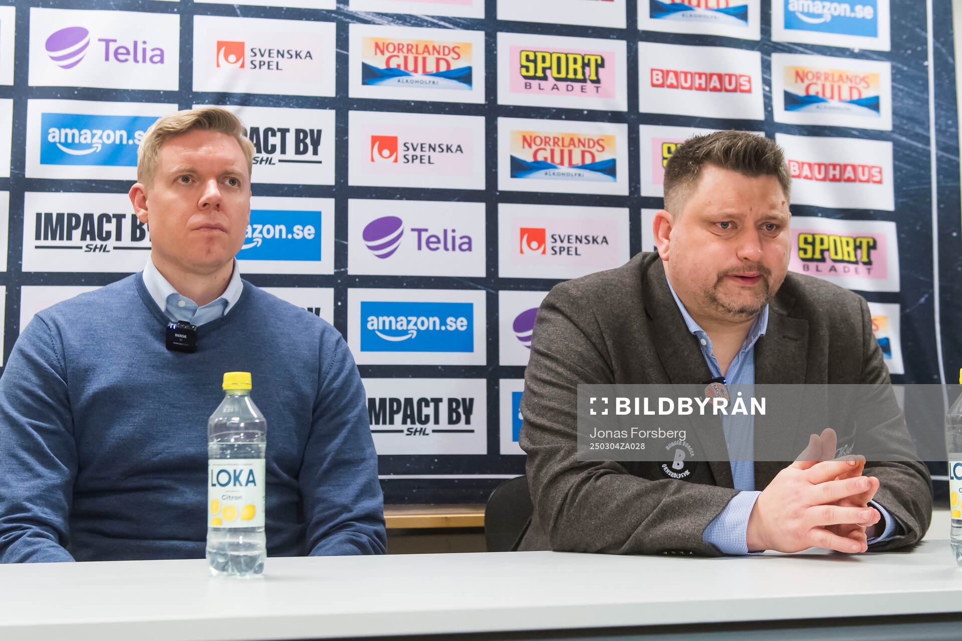HV71s tränare Anton Blomqvist och Modos tränare Mattias