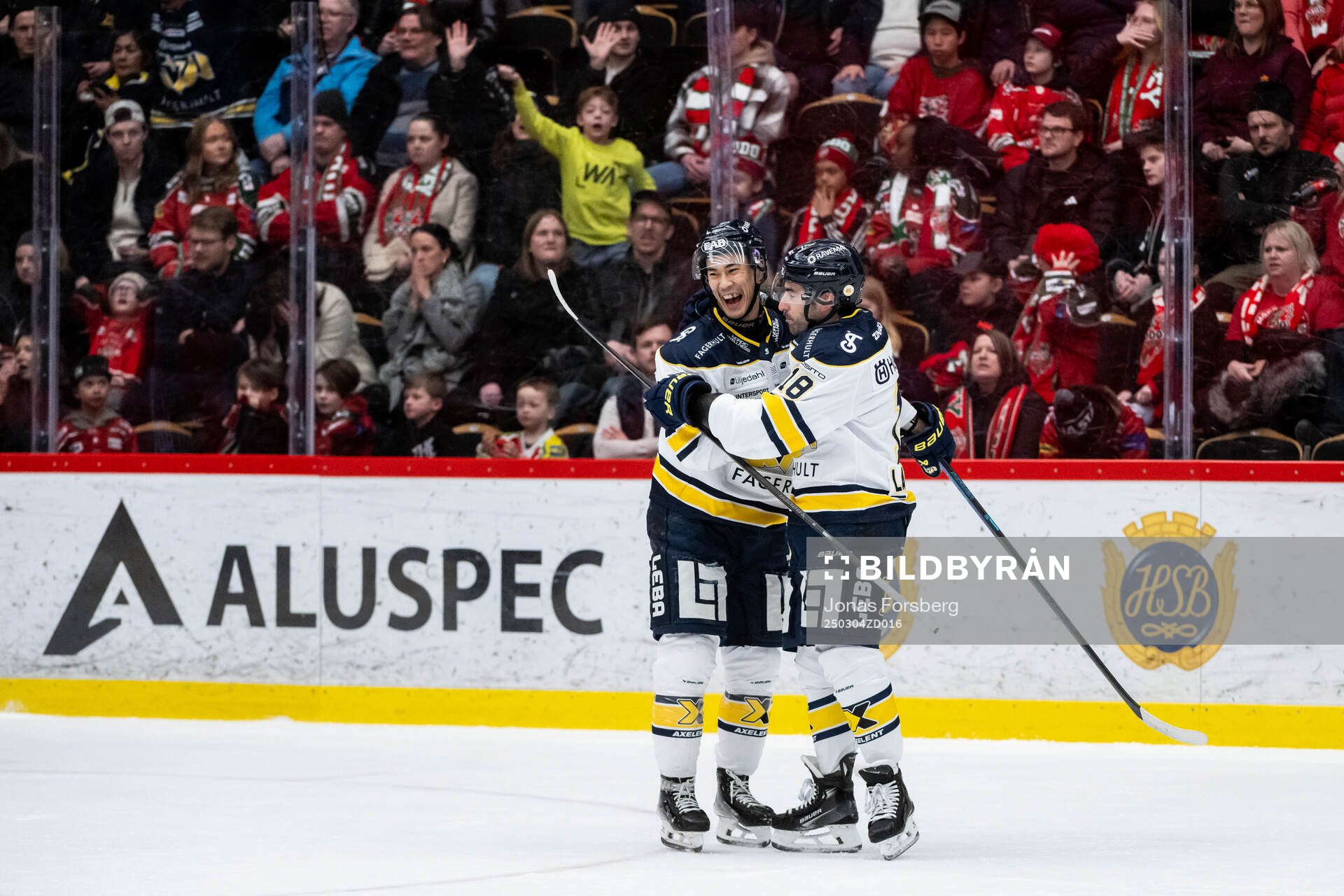 HV71s Joseph Laleggia jublar
