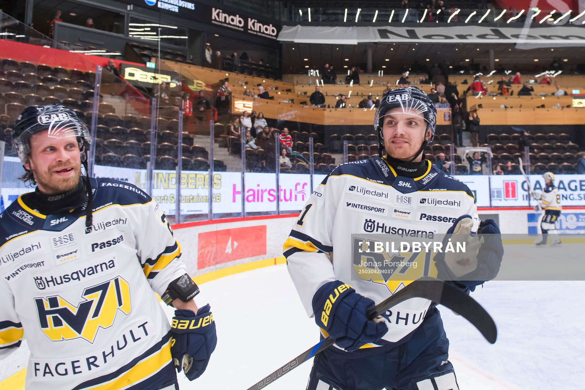 HV71s William Ignberg Nilsson jublar