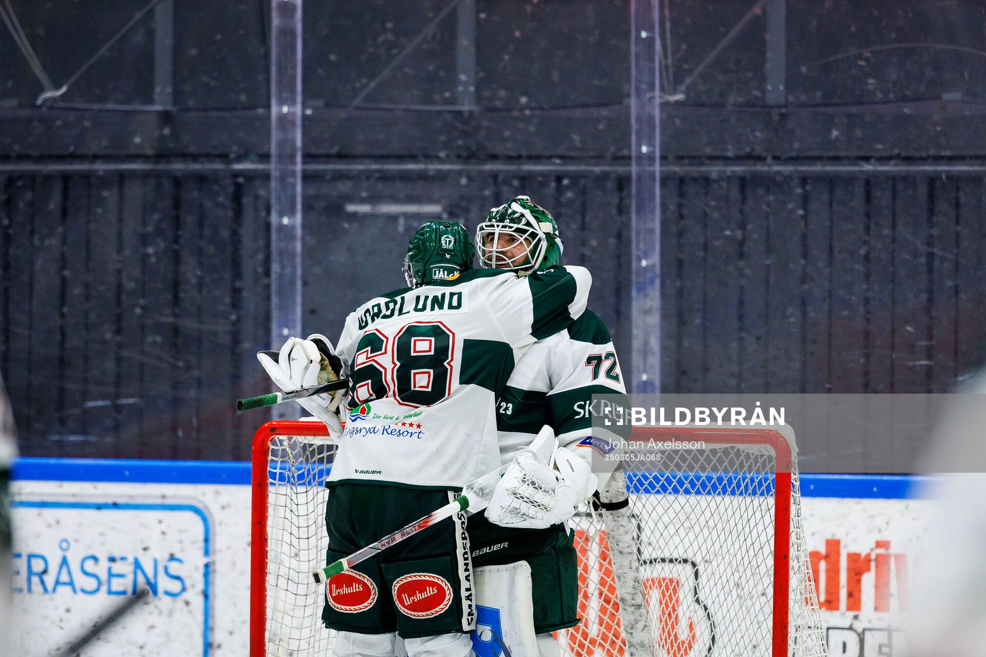 Tingsryds Theo Nordlund och målvakt Pontus Eltonius jublar