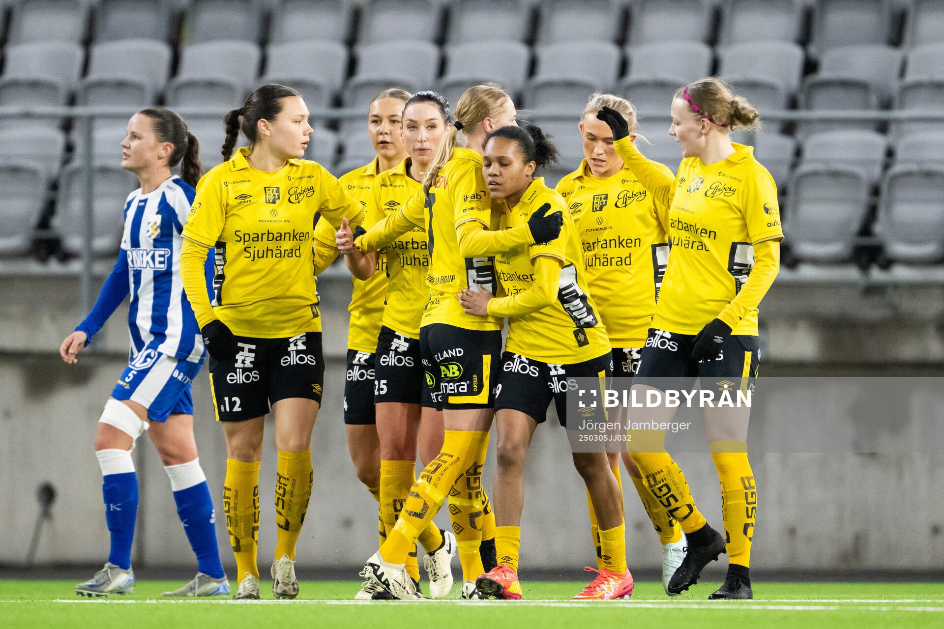 Elfsborgs Vanessa Lopez jublar med lagkamraterna