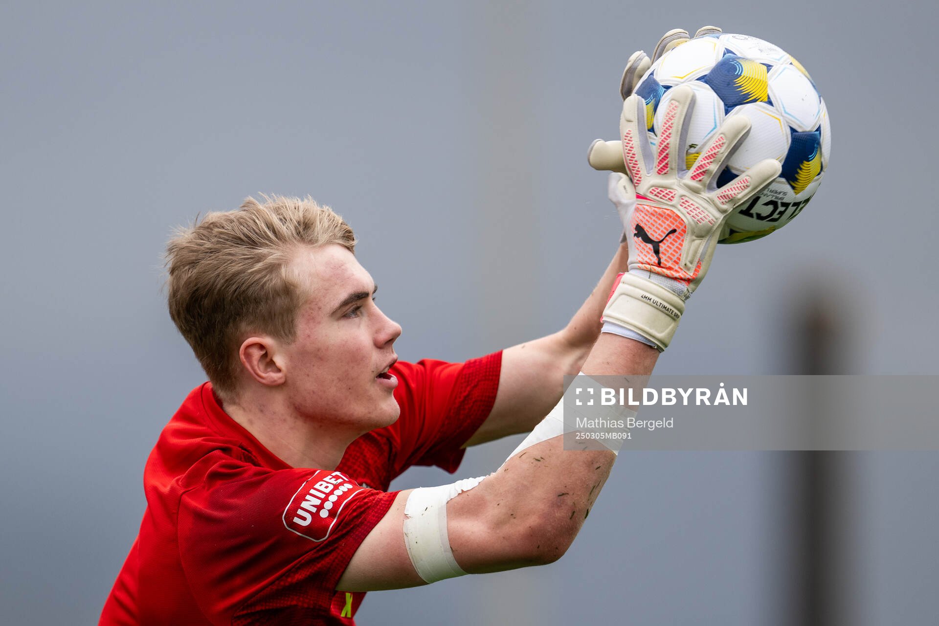 Målvakt Emil Rådahl under en fotbollsträning med Helsingborg den 5 mars 2025 i Palma de Mallorca. 