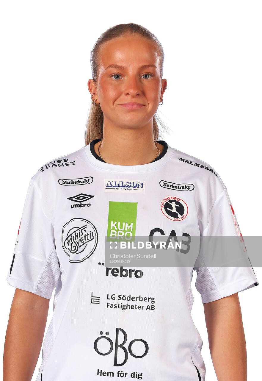 KIF Örebros målvakt Ellen Portugues poserar för ett porträtt den 5 mars 2025 i Örebro.