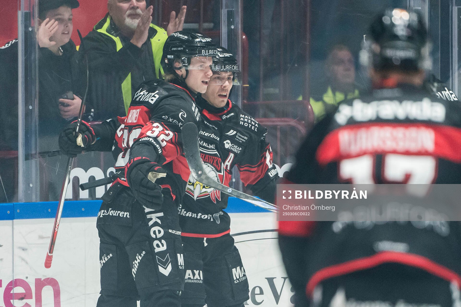 Malmö Redhawks Joona Ikonen jublar