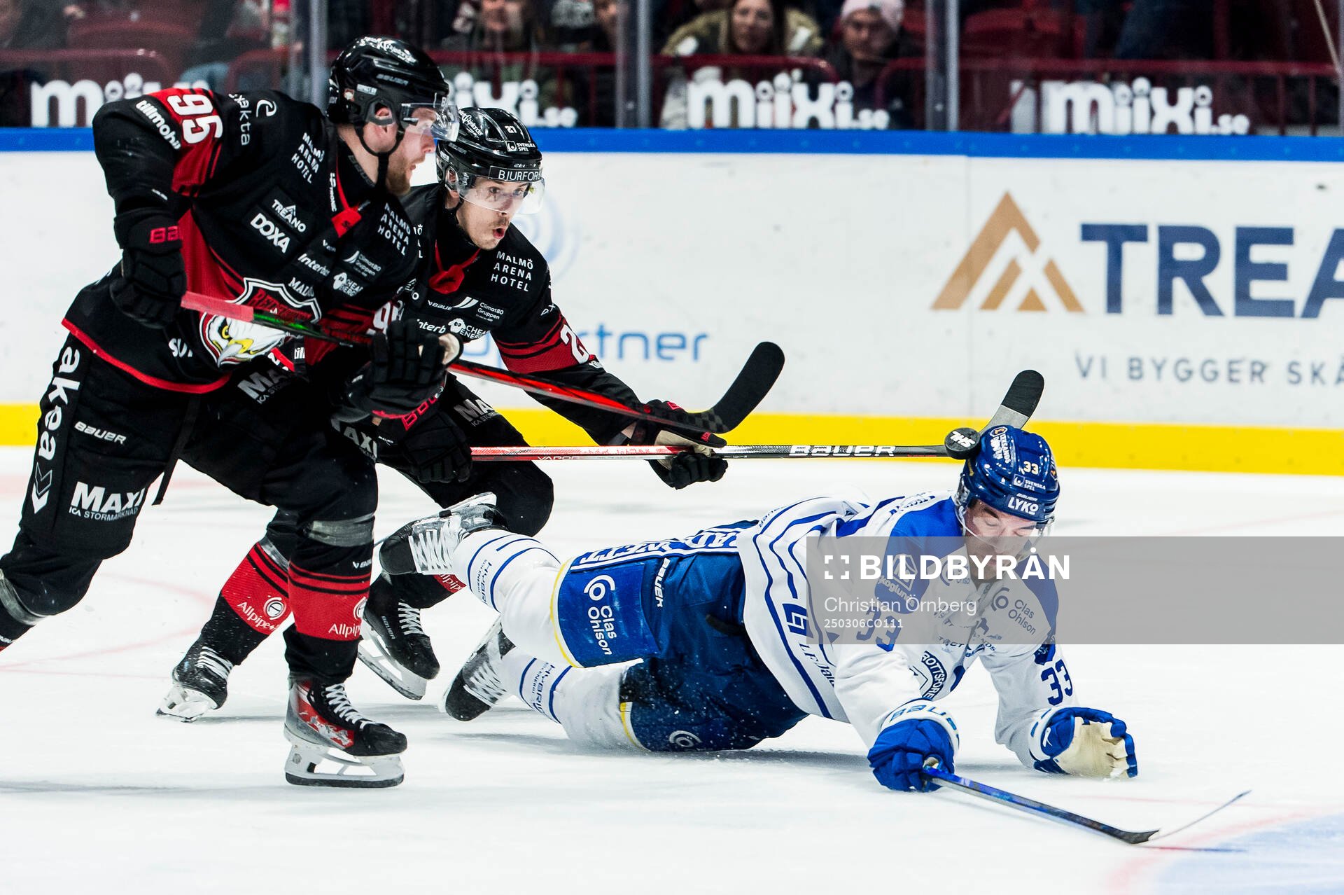Malmö Redhawks Carl Persson och Henrik Haapala mot