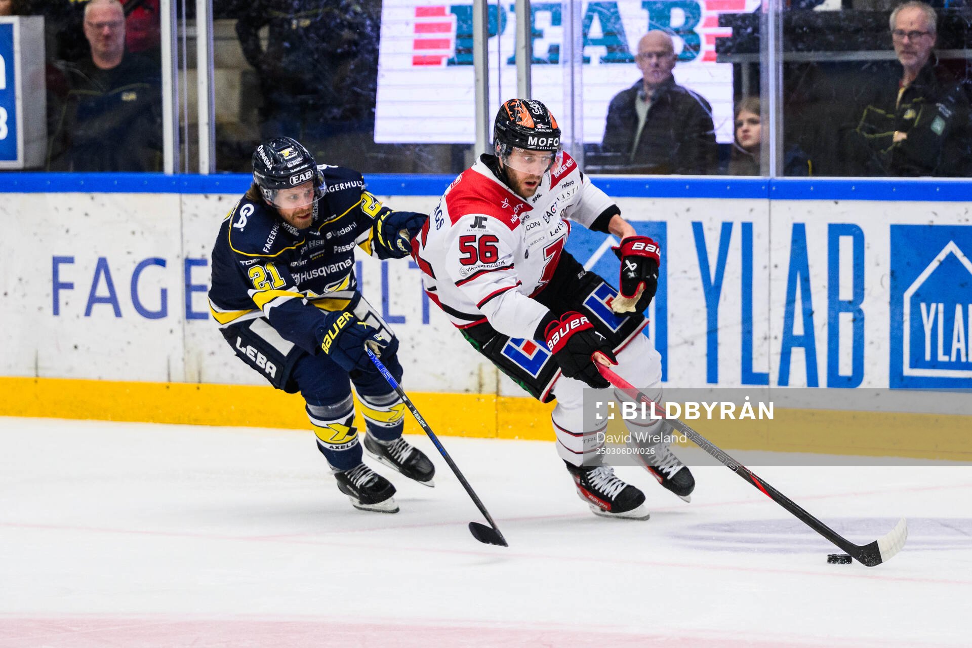 HV71s Mattias Tedenby och Örebros Robin Norell