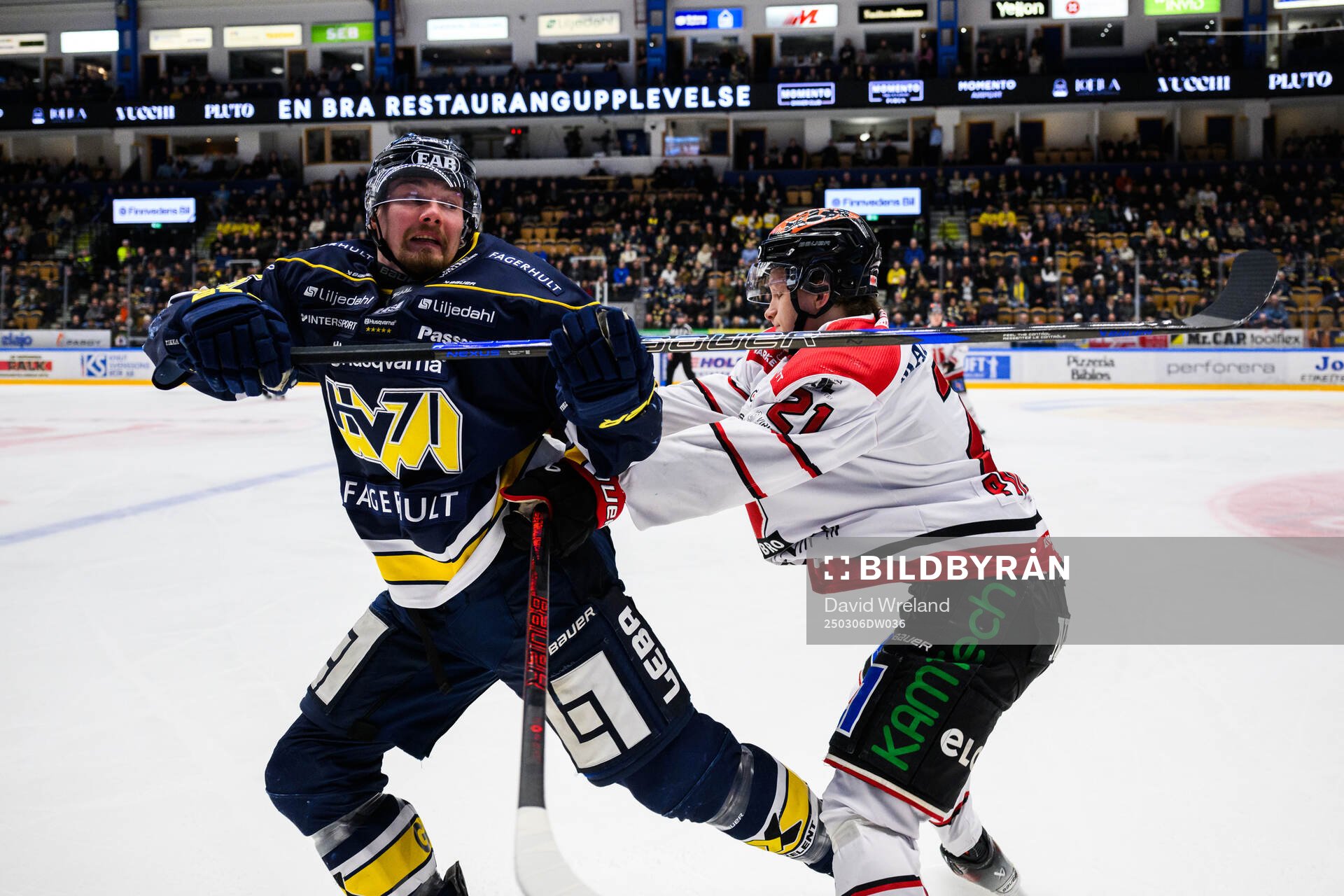 HV71s Mikael Seppälä och Örebros Patrik Puistola