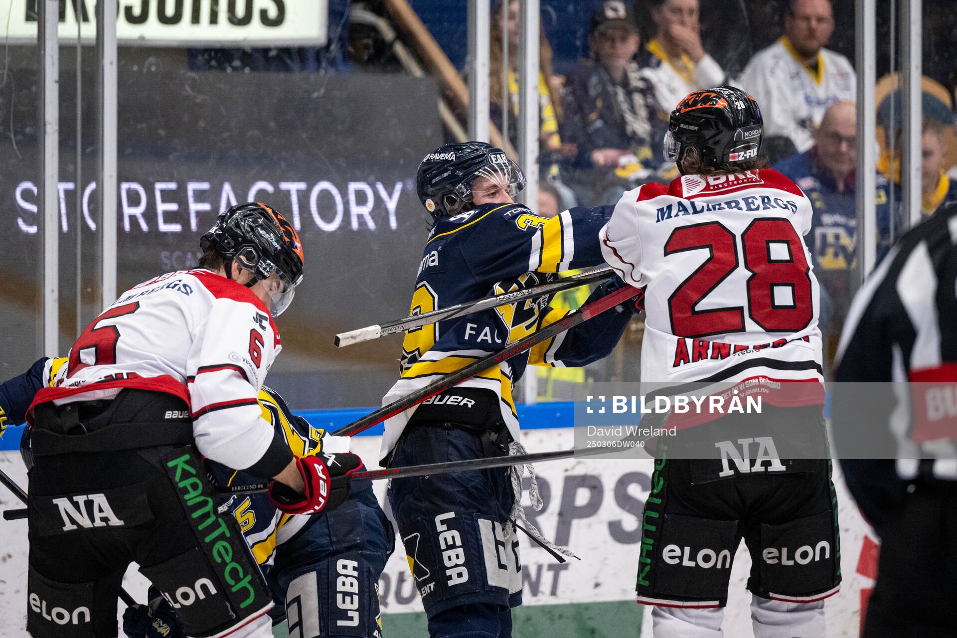 HV71s Jamiro Reber och Örebros Linus Arnesson