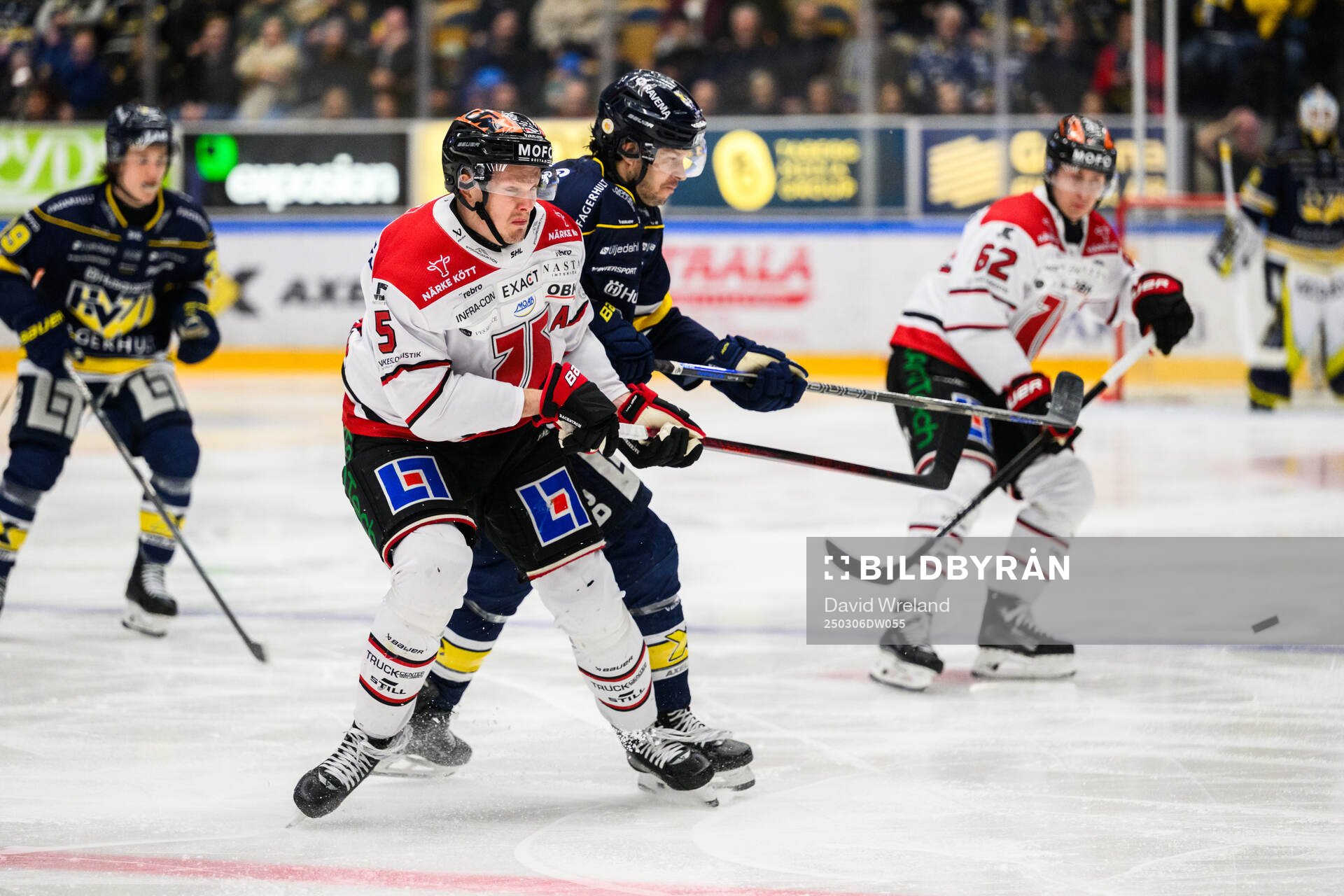 Örebros Gustav Backström och HV71s Tanner Kero
