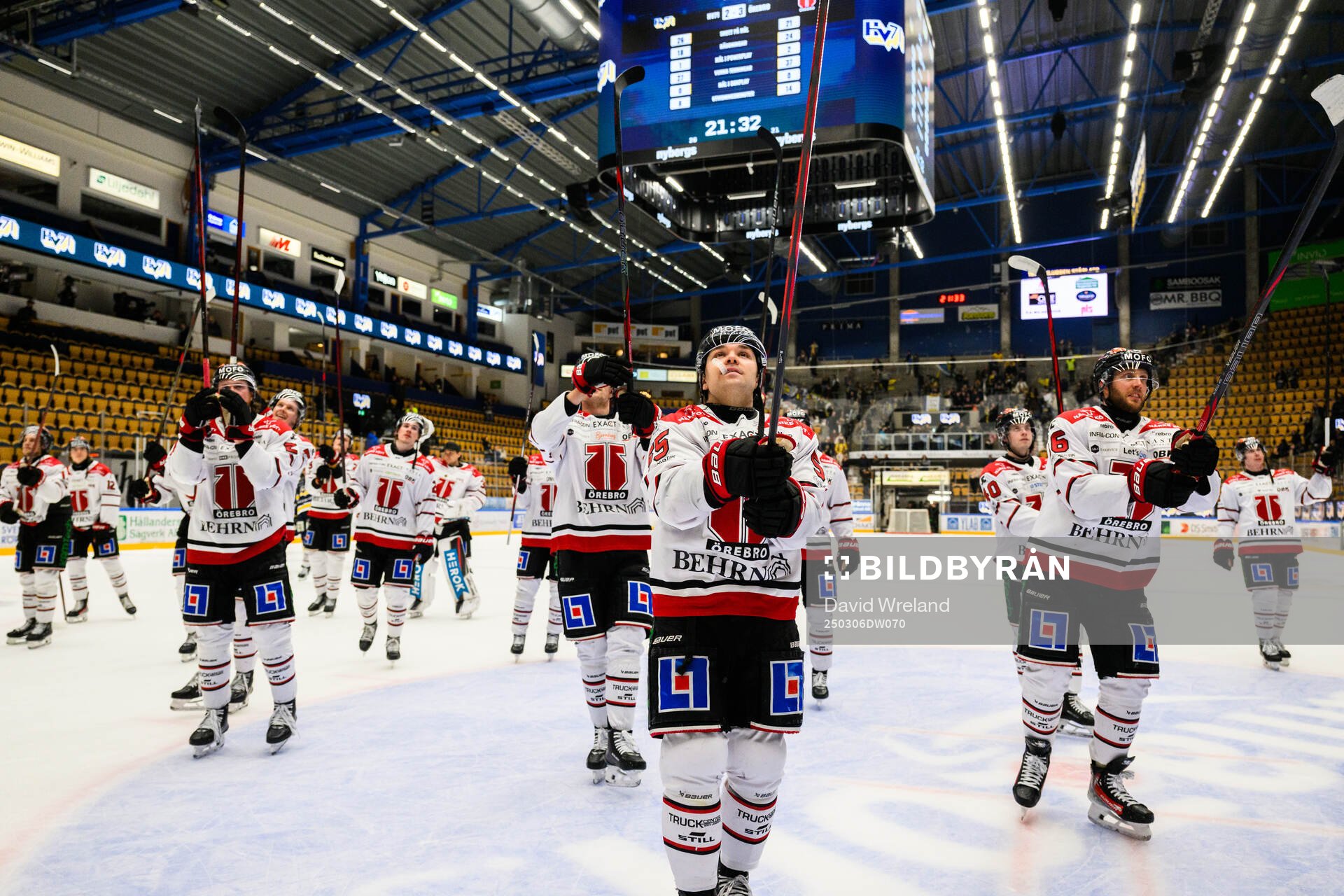 Örebros David Quenneville  jublar