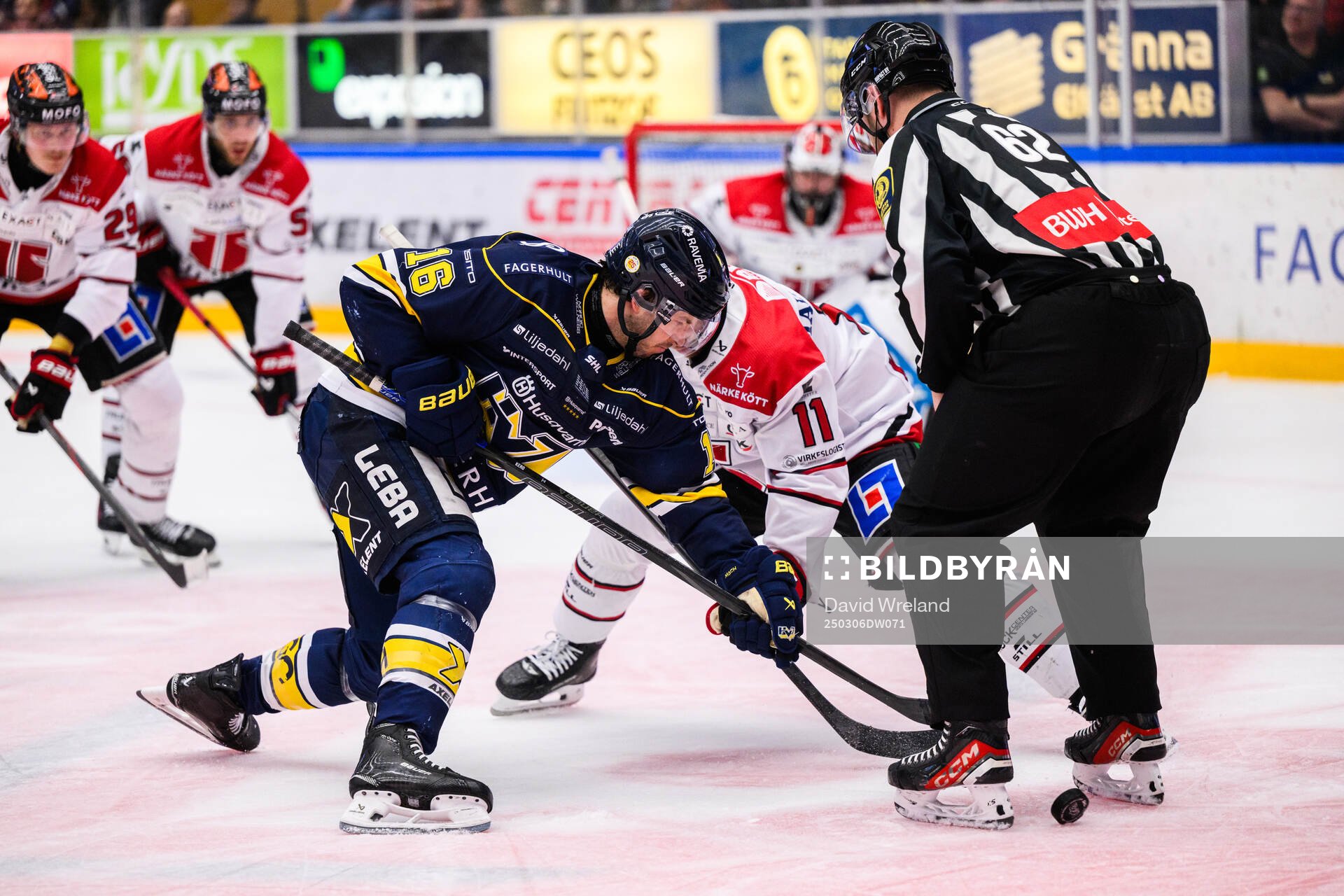 HV71s Tanner Kero och Örebros Kalle Kossila