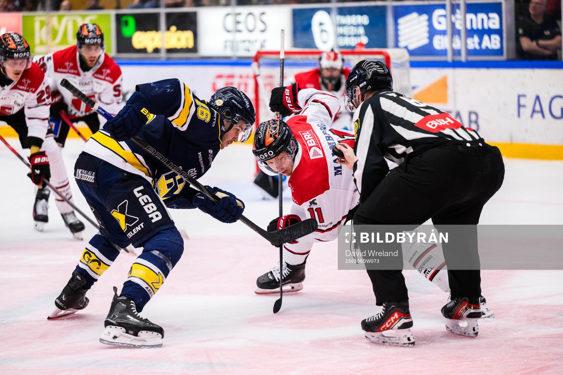 HV71s Tanner Kero och Örebros Kalle Kossila