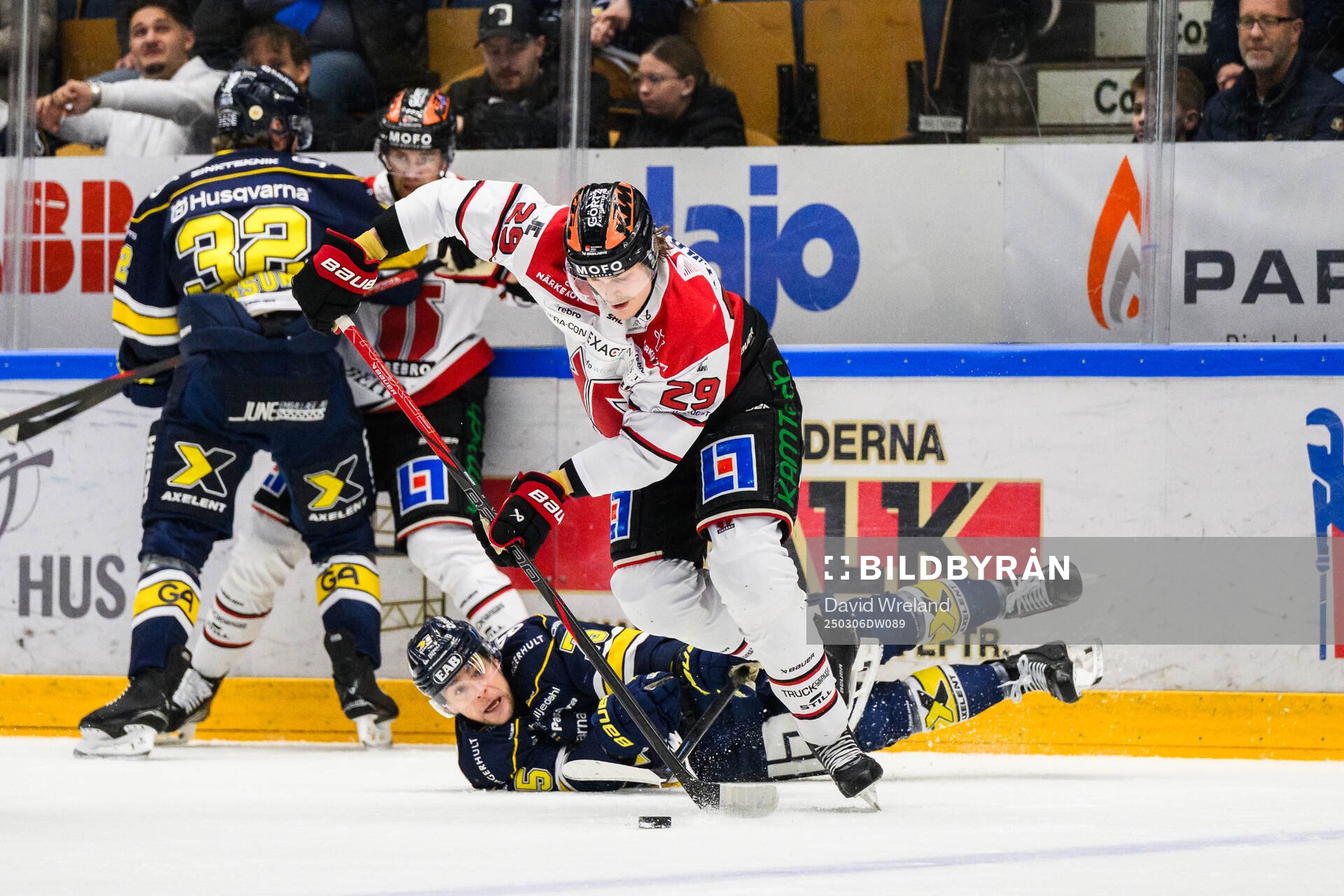 HV71s Radan Lenc och Örebros Milton Oscarson