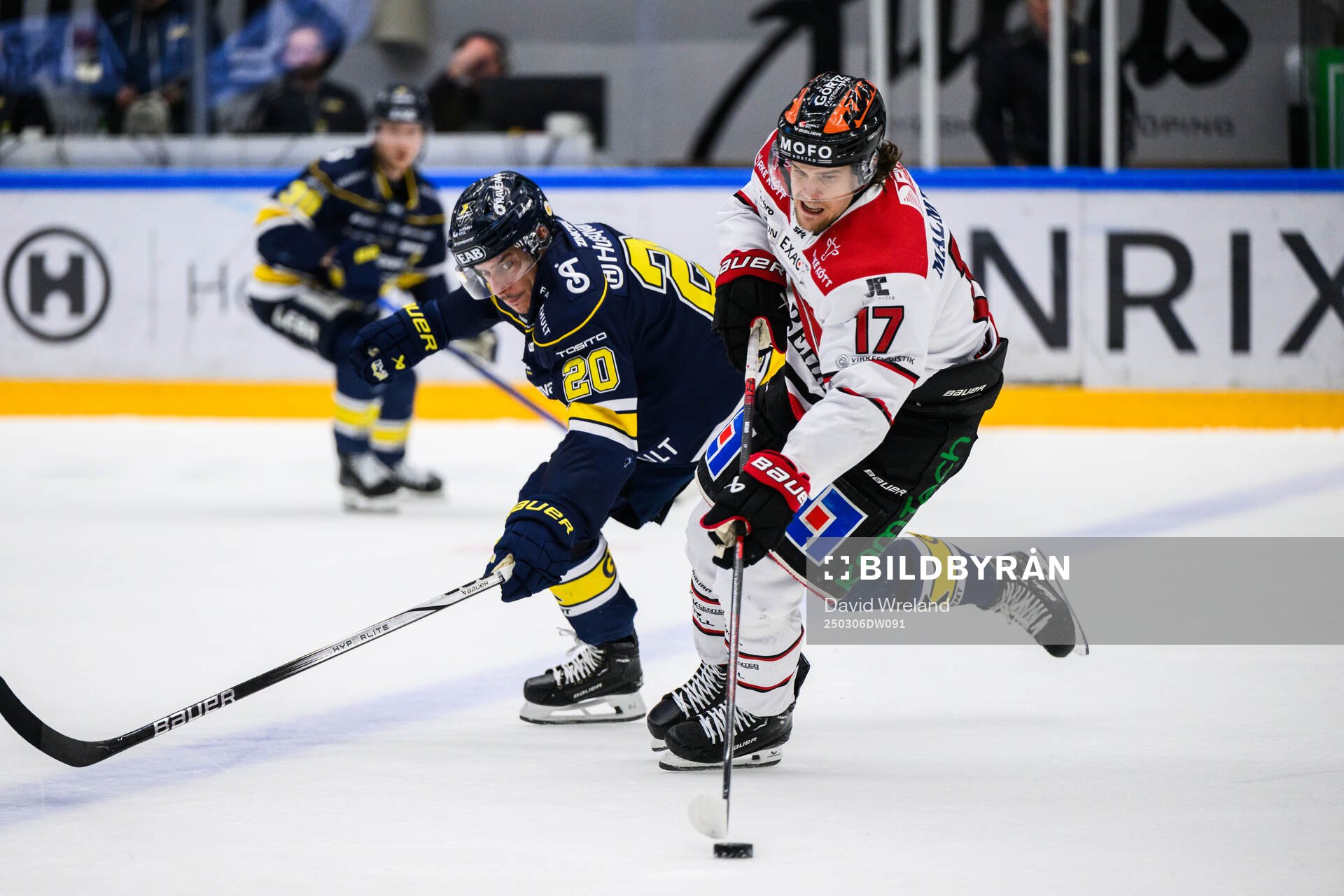 HV71s Andre Petersson och Örebros William Wikman