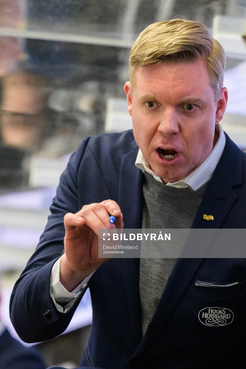 HV71s  tränare Anton Blomqvist