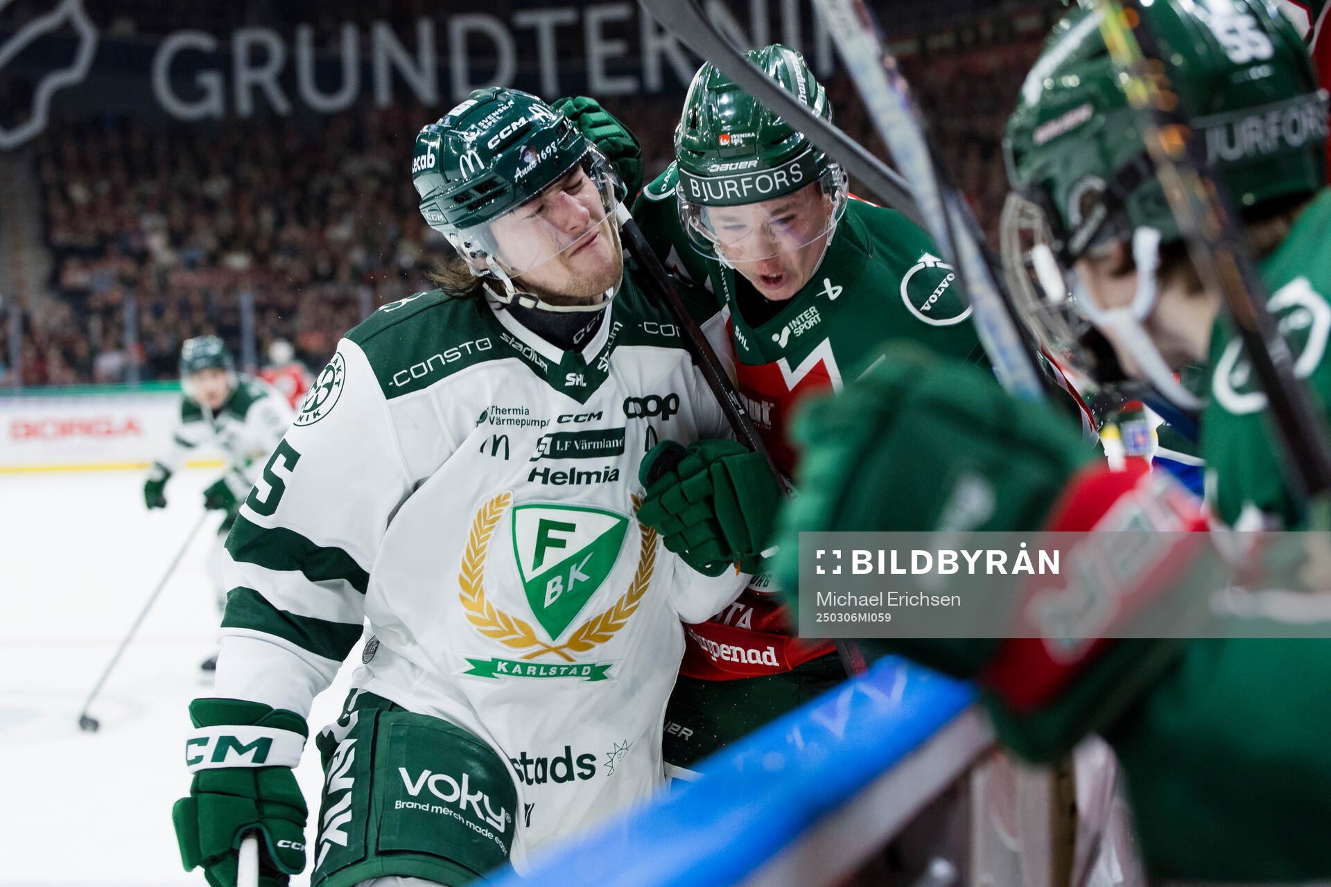 Färjestads Jeremy Salvas Groleau och Frölundas Noah Dower