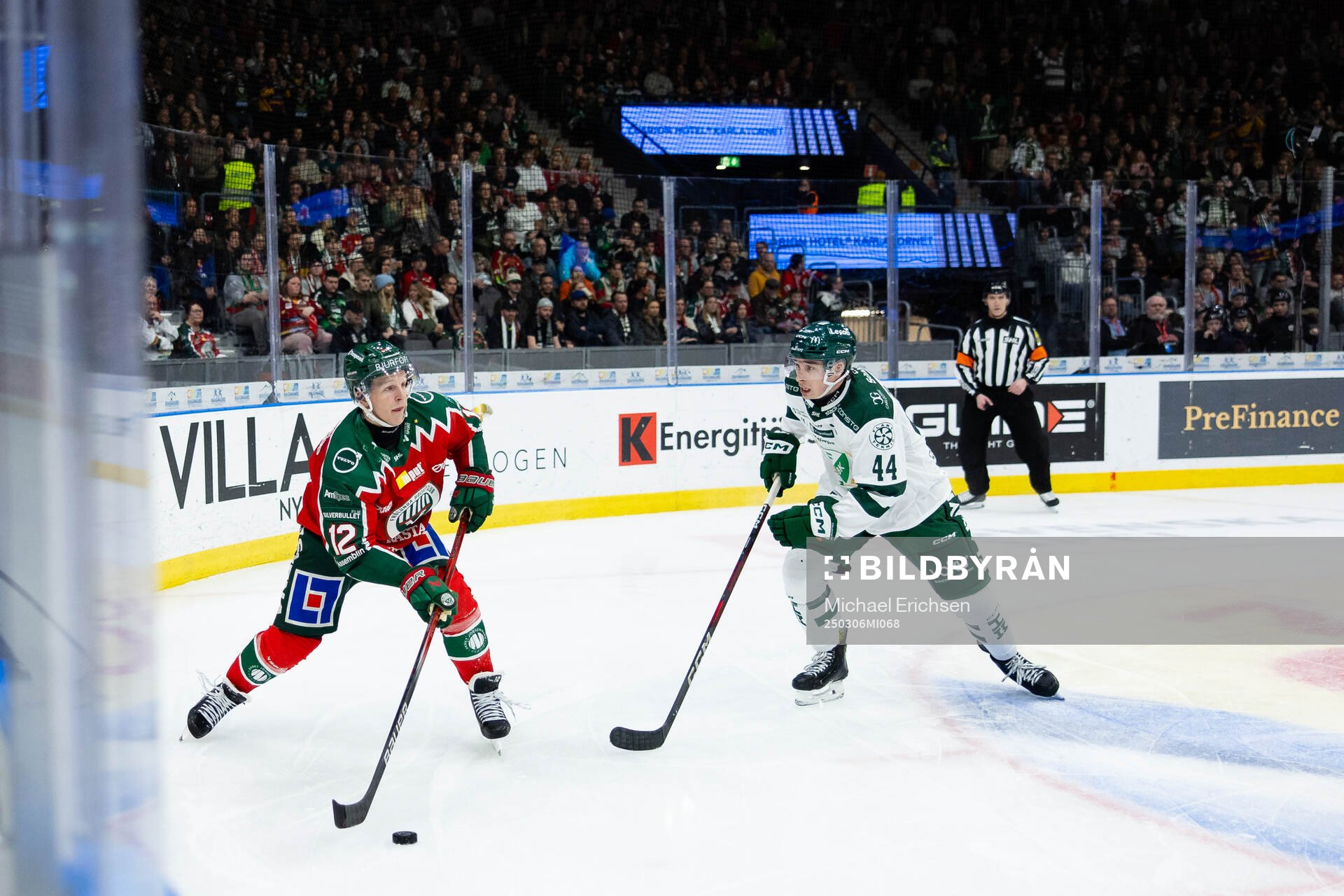 Frölundas Max Friberg och Färjestads Quinn Schmiemann