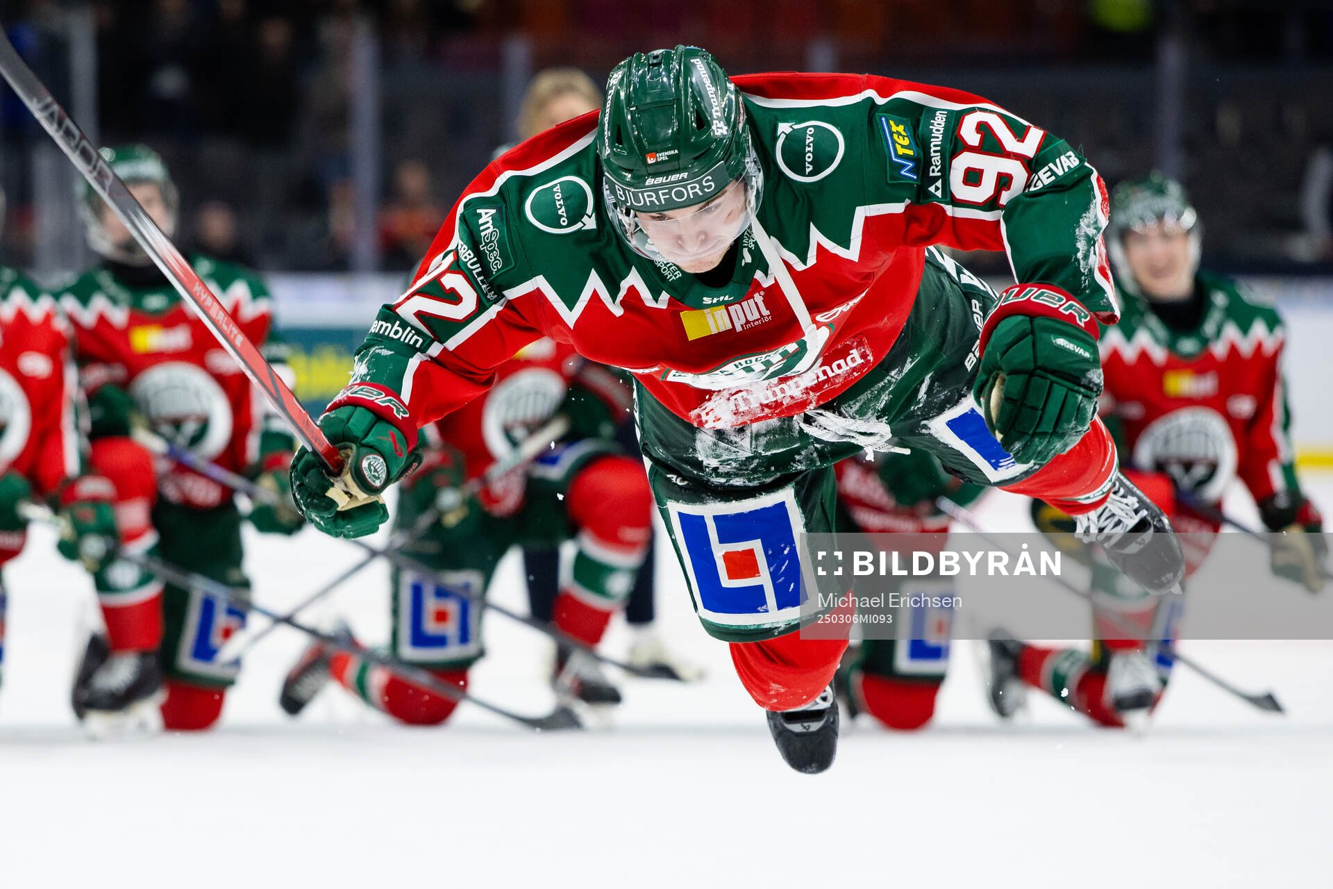 Frölundas Filip Cederqvist jublar framför klacken